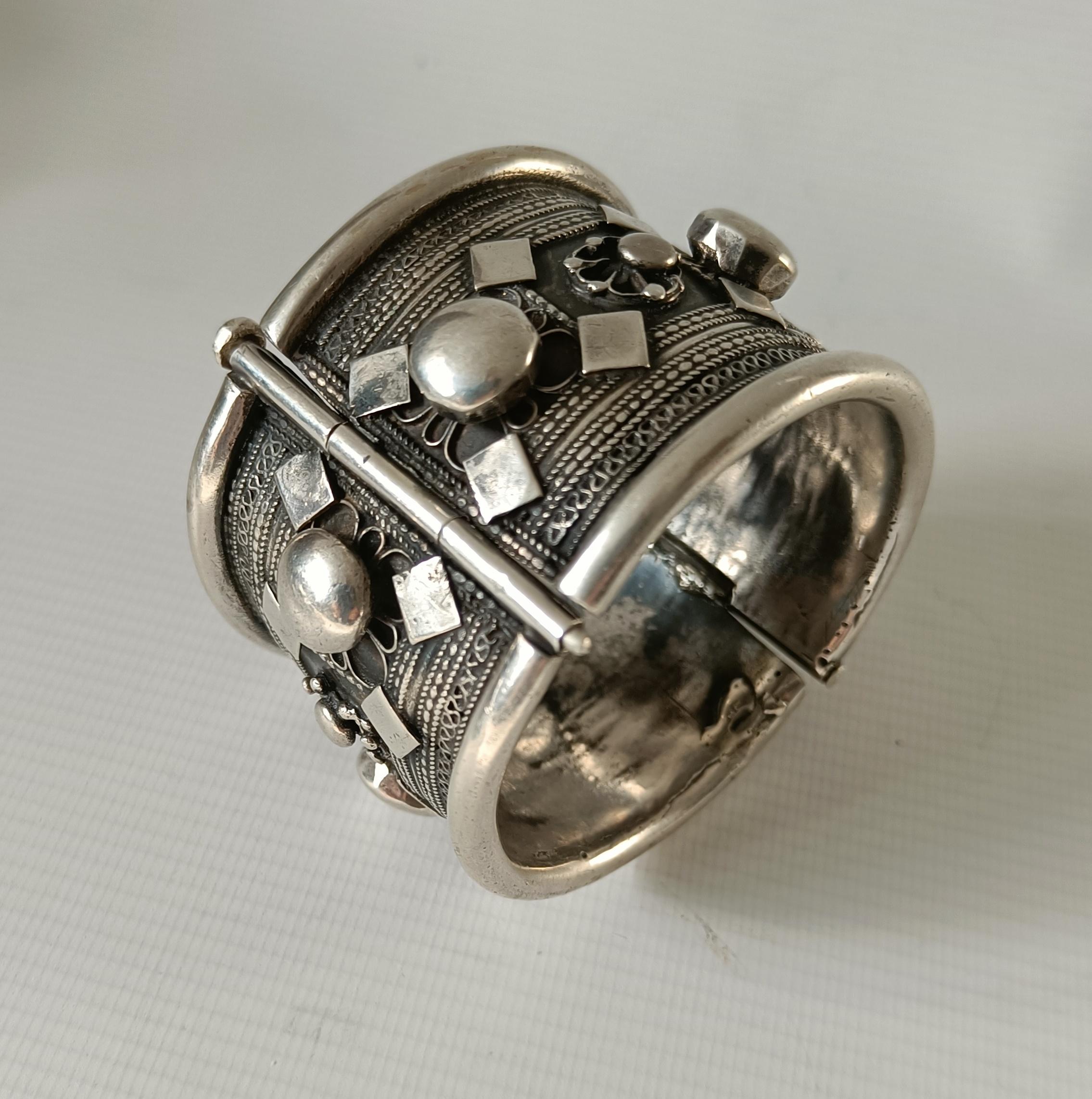 19th Century Superb Heavy Tribal Silver cuff bracelet Somalian African Tribal For Sale