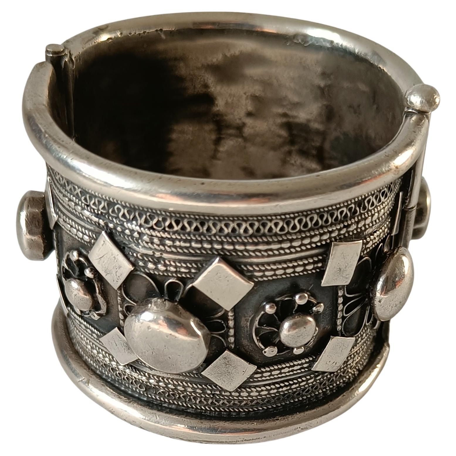 Superb Heavy Tribal Silver cuff bracelet Somalian African Tribal