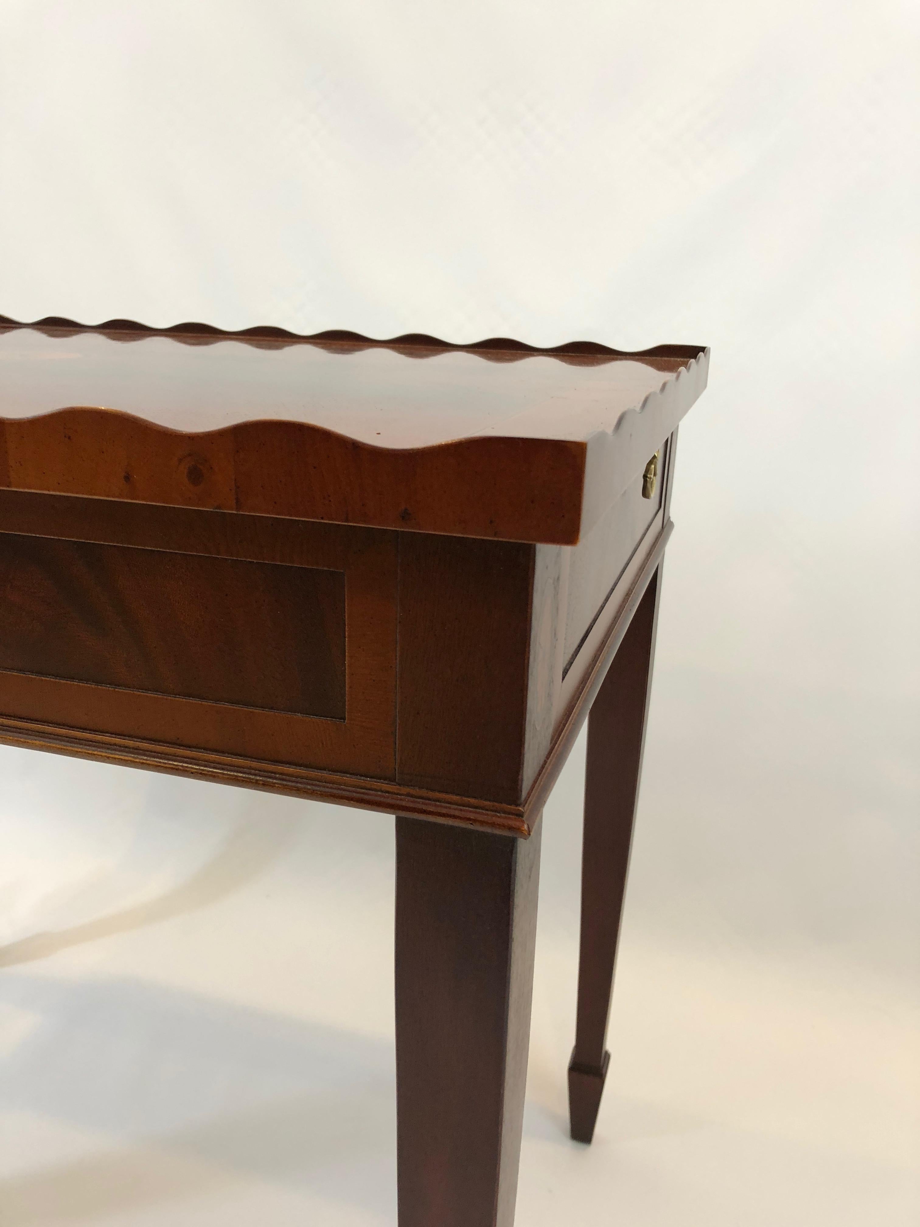 Superb Heckman Mahogany and Inlaid Tea Side Table with Scalloped Edge 1