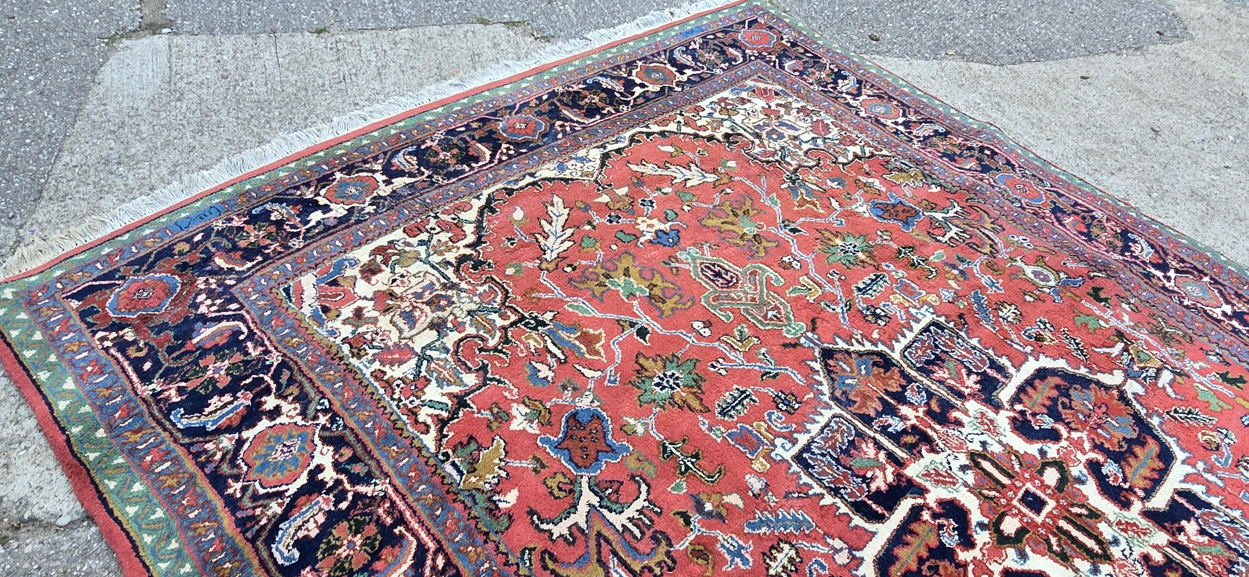Superb Heriz Design Carpet In Good Condition For Sale In Swadlincote, GB