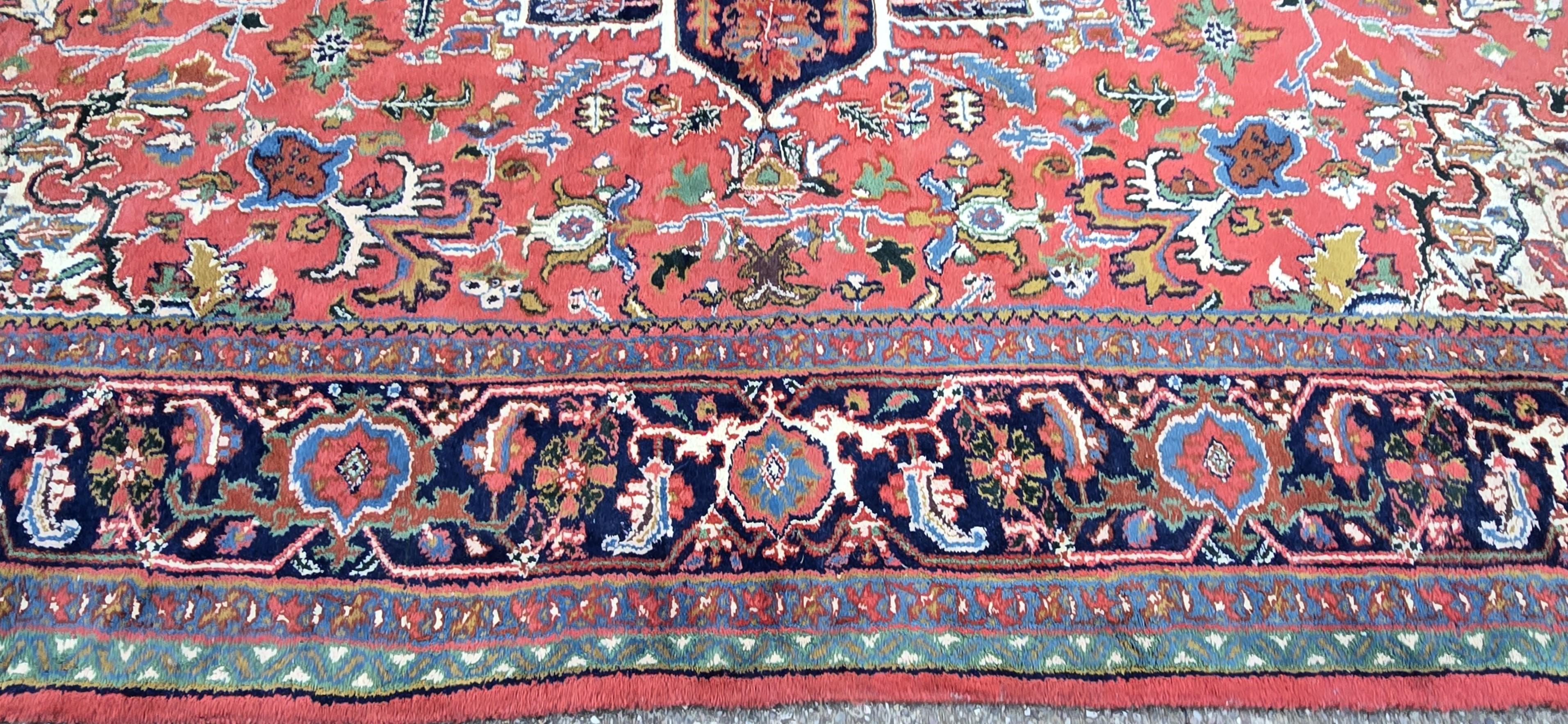 20th Century Superb Heriz Design Carpet For Sale
