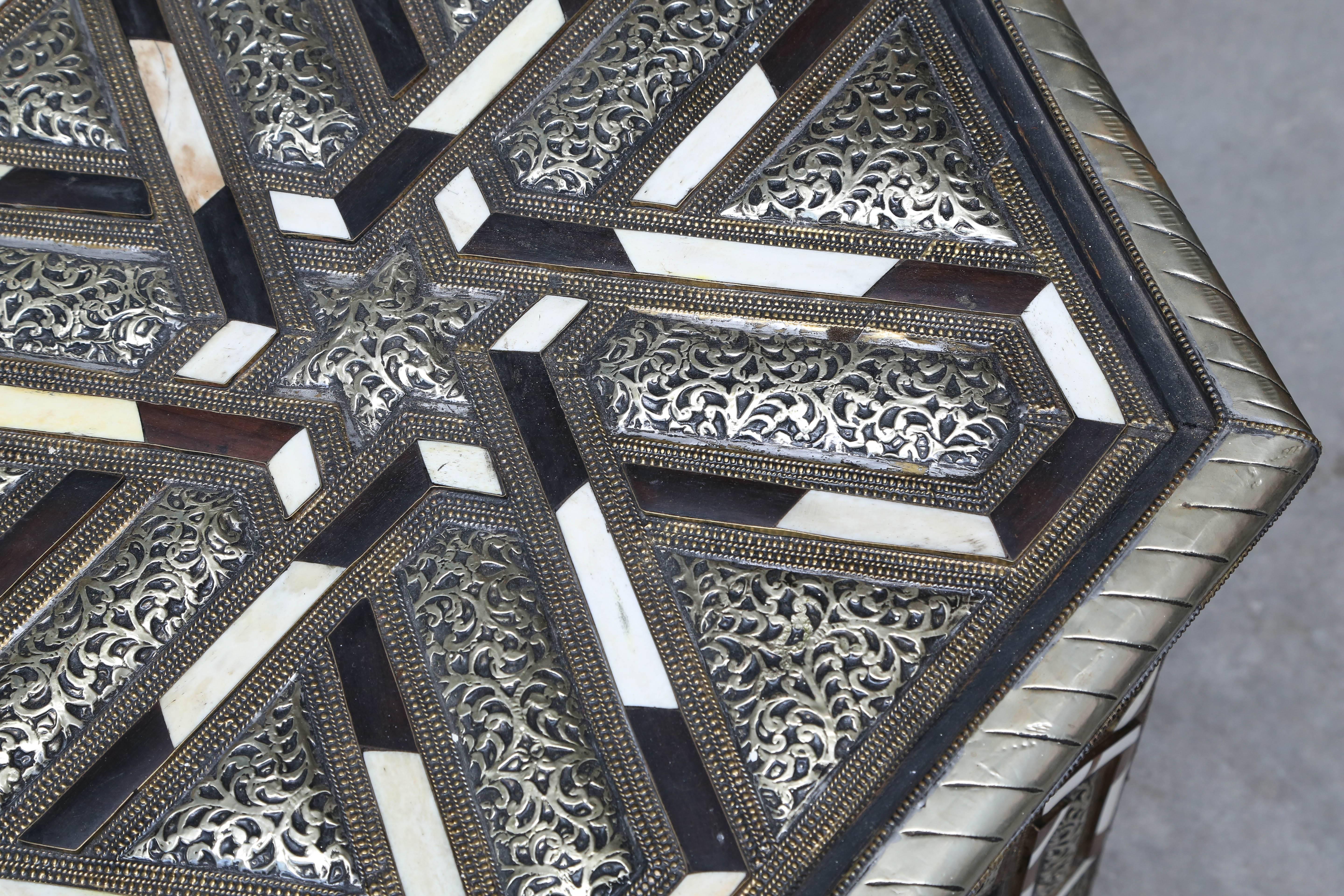 moroccan hexagonal table