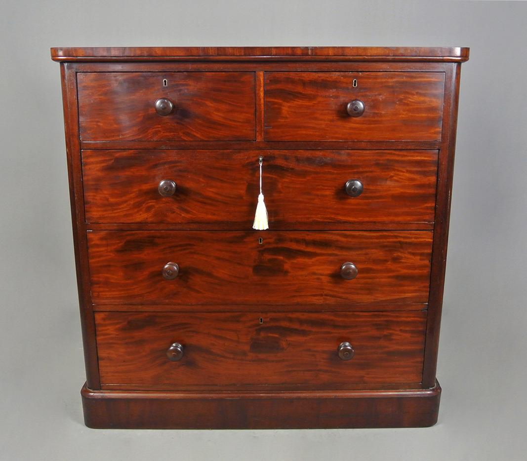 Superb Holland & Sons Chest of Drawers c. 1870 In Good Condition In Heathfield, GB