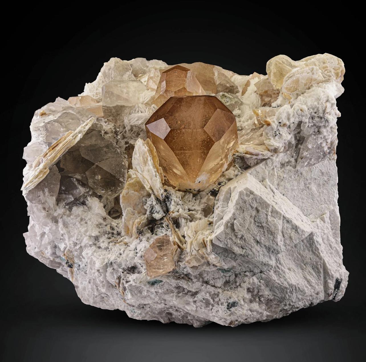 Hervorragende riesige Topas-Kristalle auf Albite mit Quarz und Mica aus Pakistan im Angebot 5