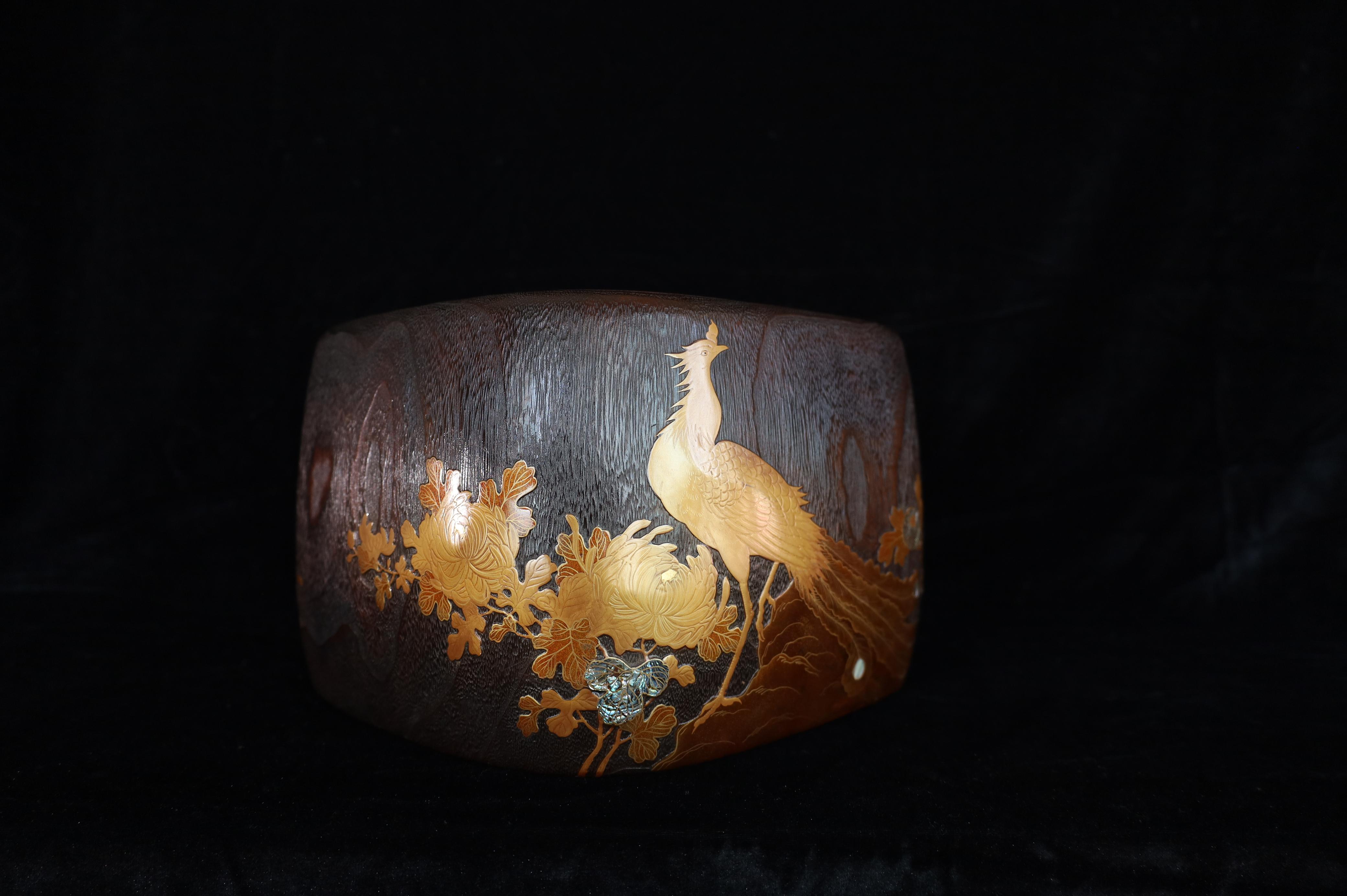 Hervorragender Weihrauchbrenner  mit Peacock-Design. Ende 19- Anfang des 20. Jahrhunderts. im Zustand „Gut“ im Angebot in Fukuoka, JP