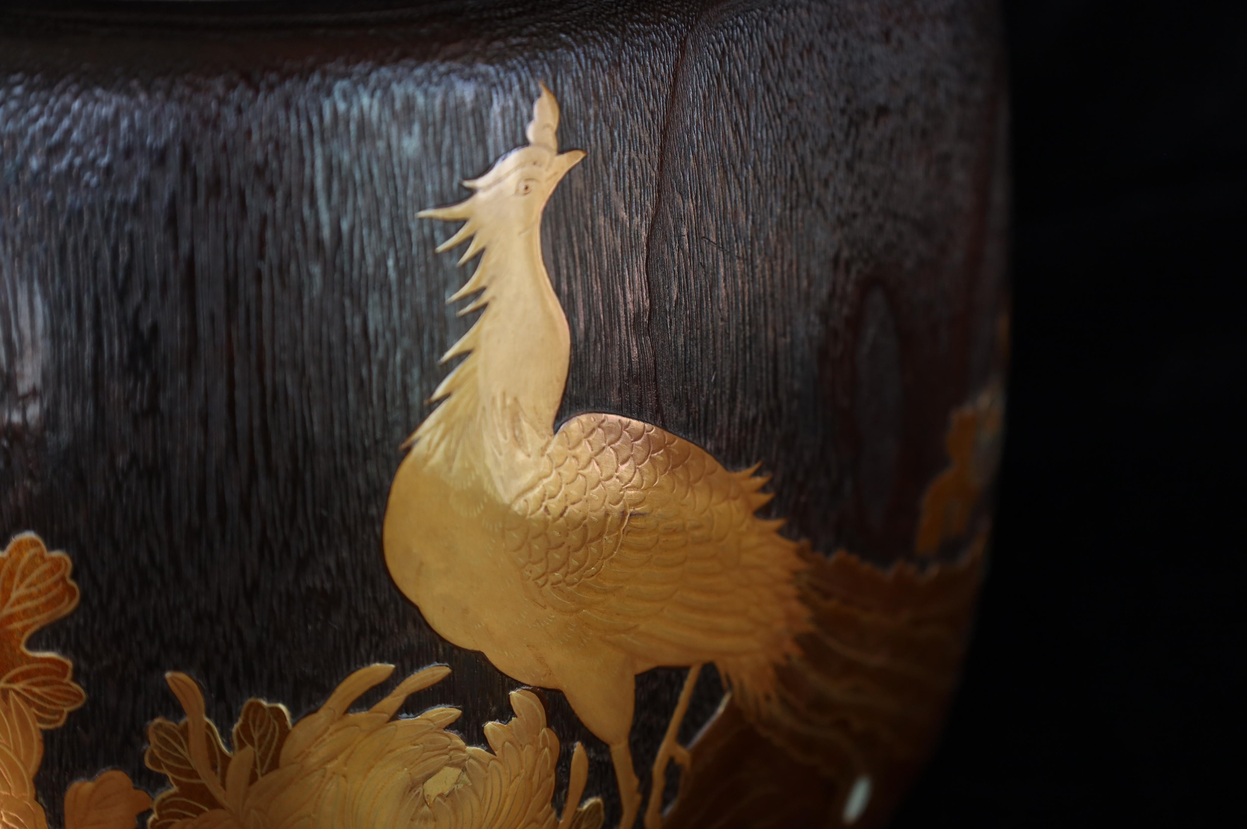 Hervorragender Weihrauchbrenner  mit Peacock-Design. Ende 19- Anfang des 20. Jahrhunderts. (Holz) im Angebot