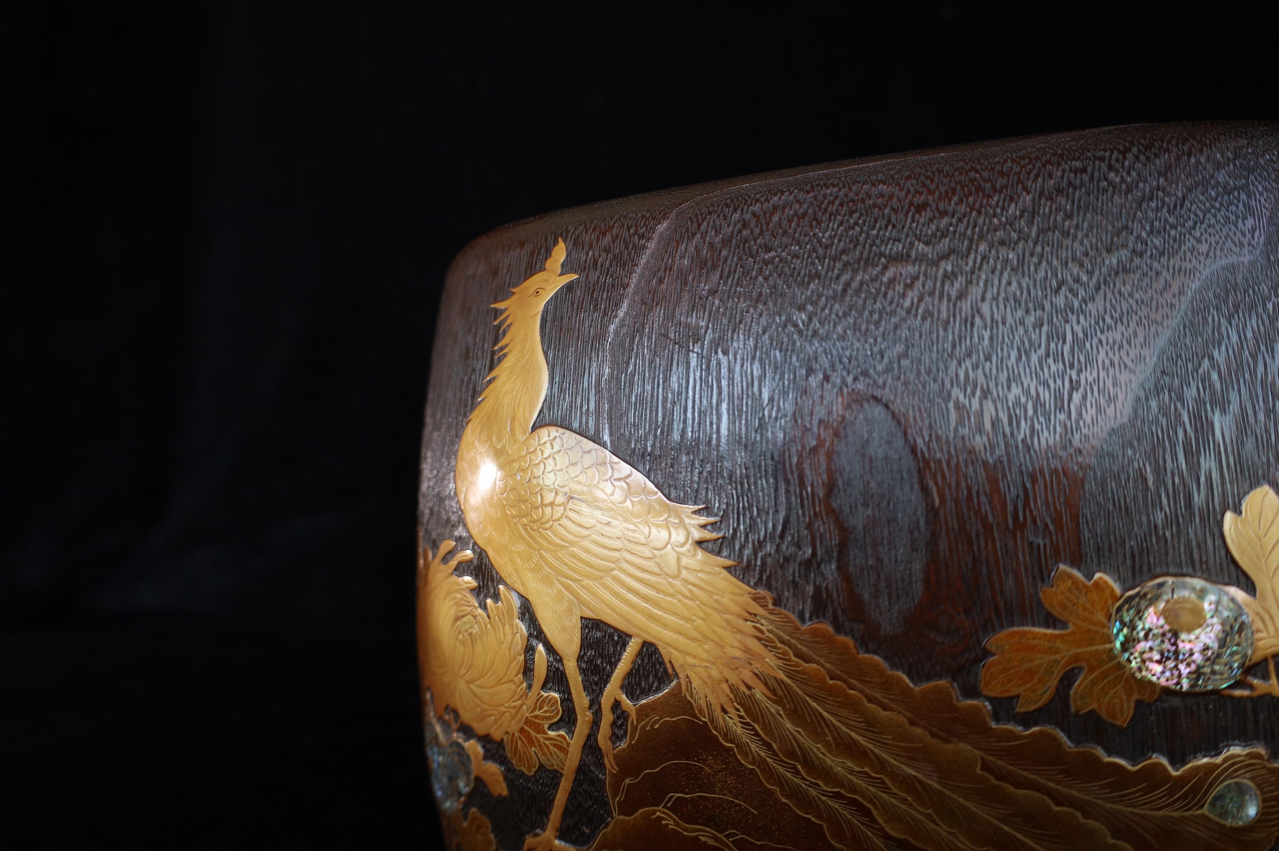 Hervorragender Weihrauchbrenner  mit Peacock-Design. Ende 19- Anfang des 20. Jahrhunderts. (Japanisch) im Angebot