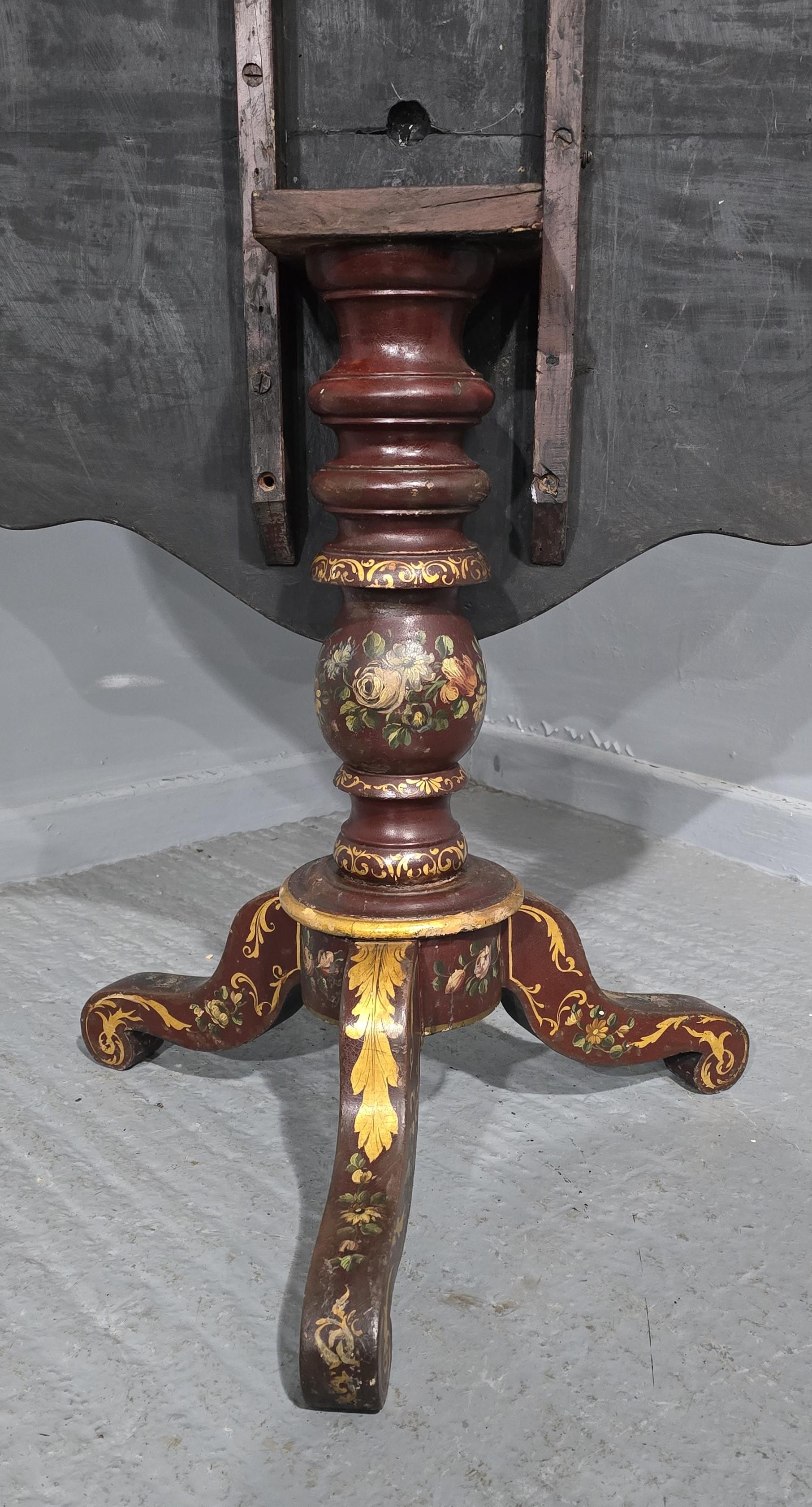 Hervorragender italienisch bemalter Tisch (Farbe) im Angebot