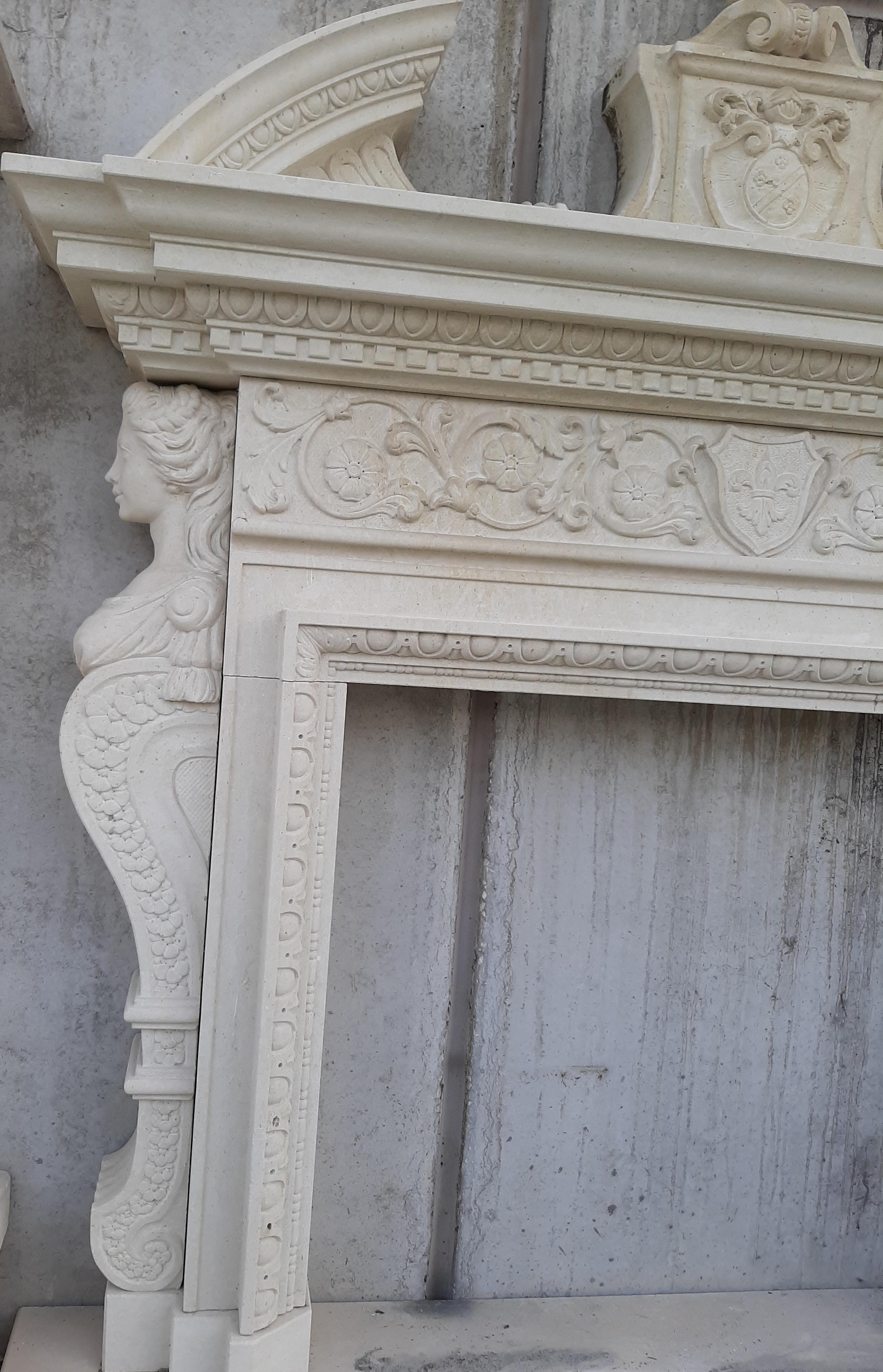 Hervorragender italienischer Steinkamin im neoklassischen Stil im Zustand „Gut“ im Angebot in Rome, IT