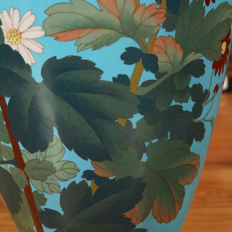 Fin du XIXe siècle Superbe vase en émail cloisonné japonais en vente
