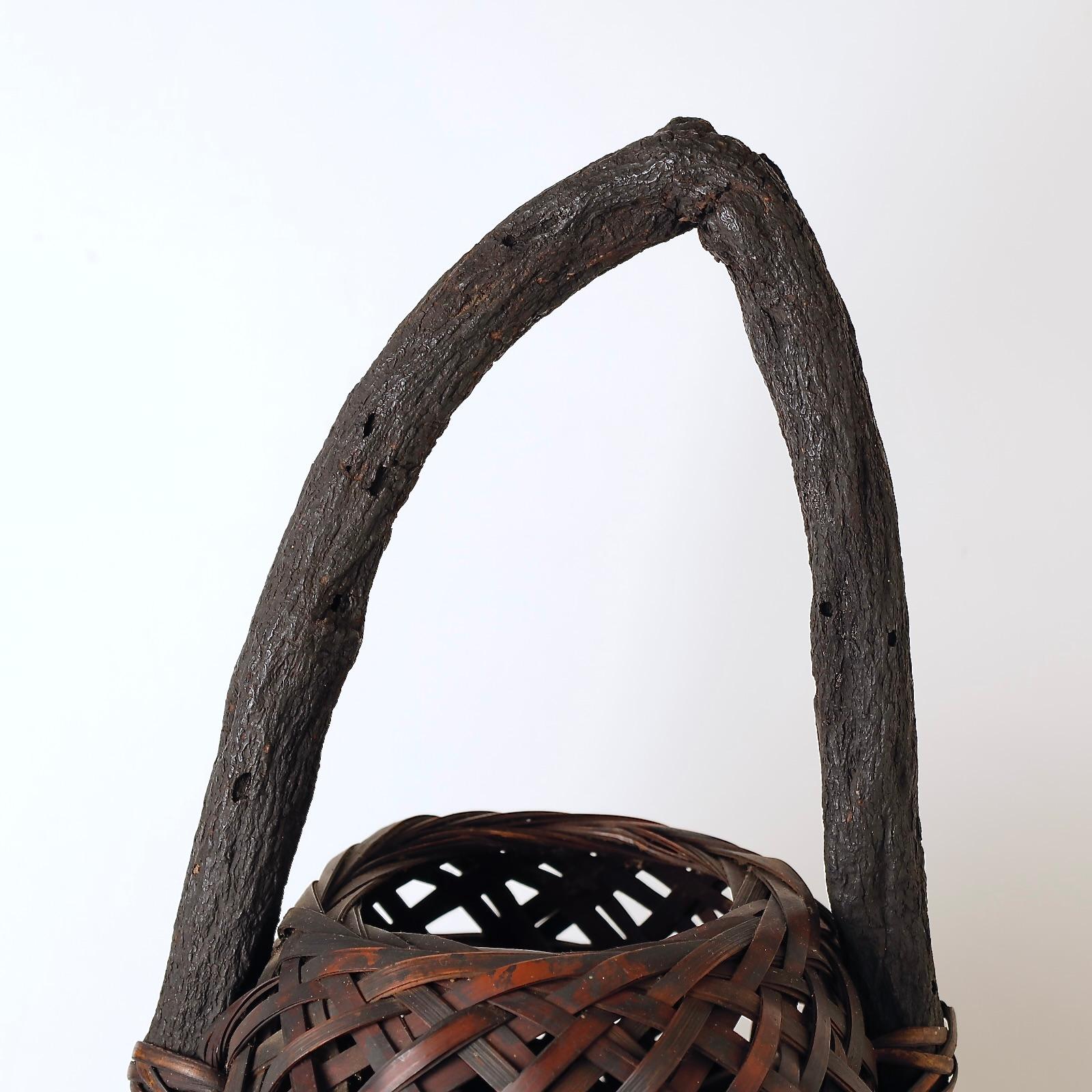 Superb Japanese Ikebana Bamboo Basket, 20th Century In Good Condition For Sale In Fukuoka, JP