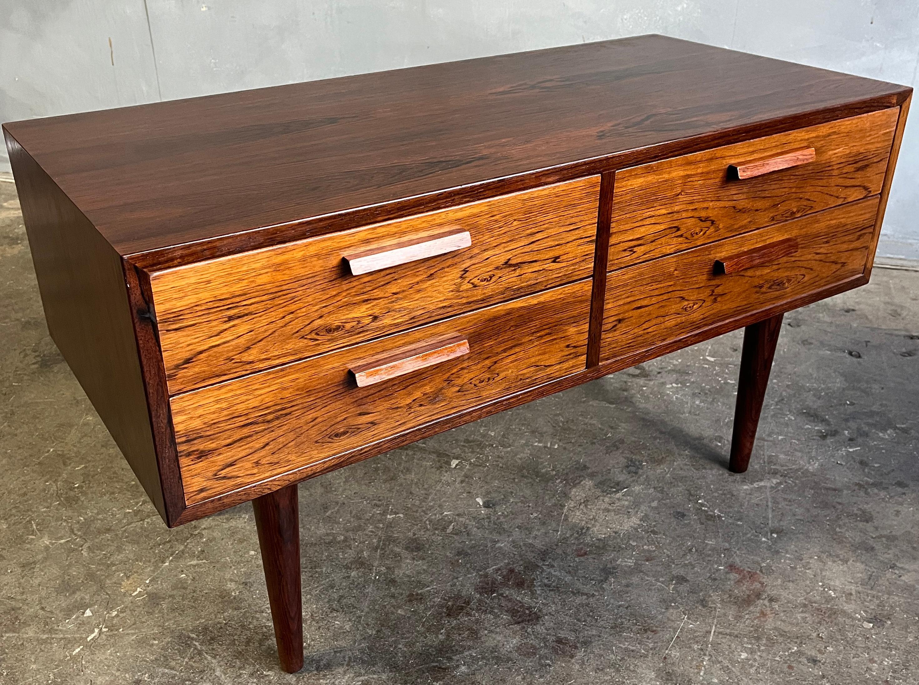 Superb Kai Kristiansen Rosewood Chest of Drawers For Sale 3