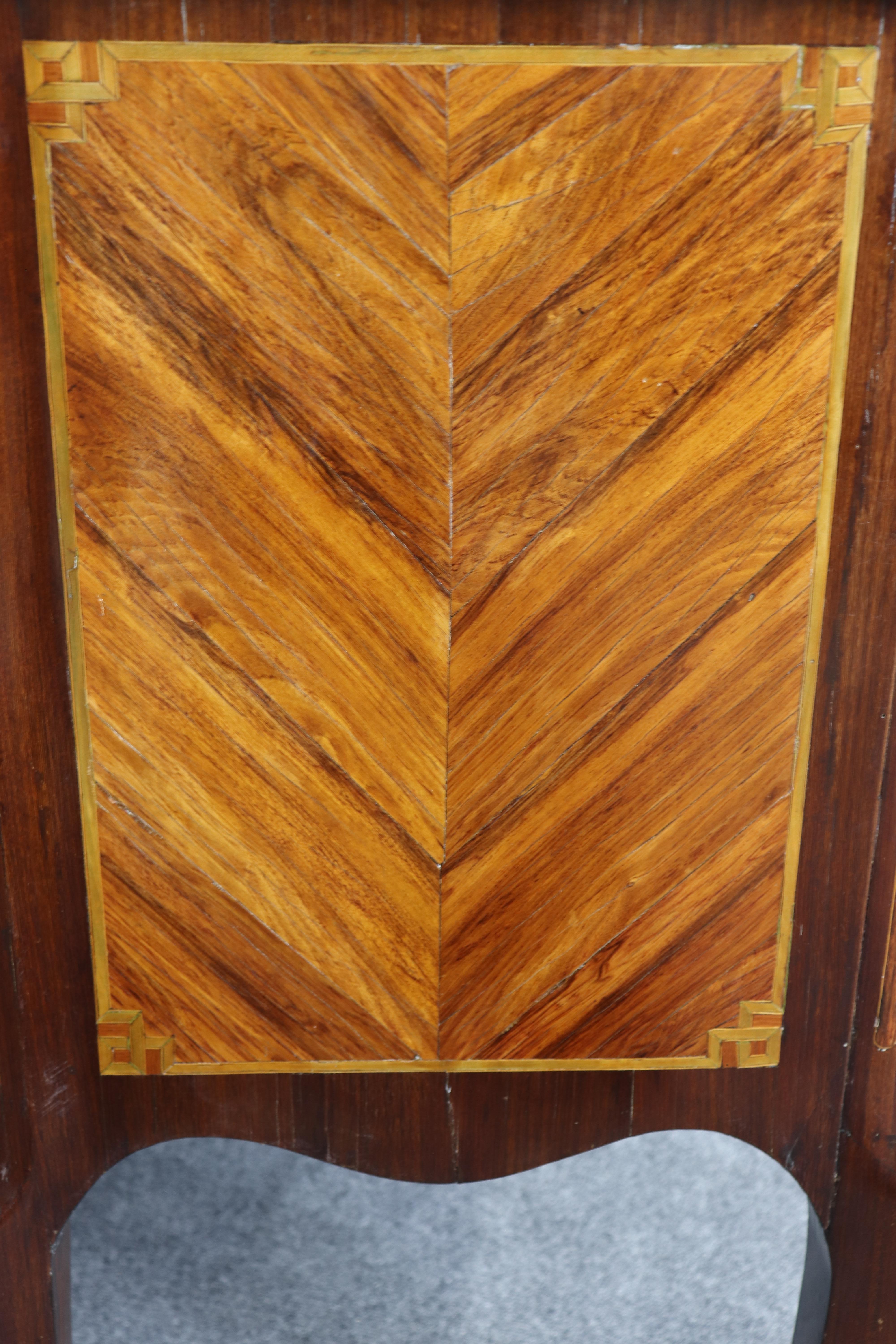 Superba commode francese a due cassetti in legno di Kingwood montata su bronzo Luigi XV con piano in marmo in vendita 3