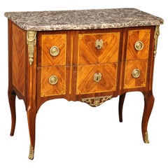 Superba commode francese a due cassetti in legno di Kingwood montata su bronzo Luigi XV con piano in marmo