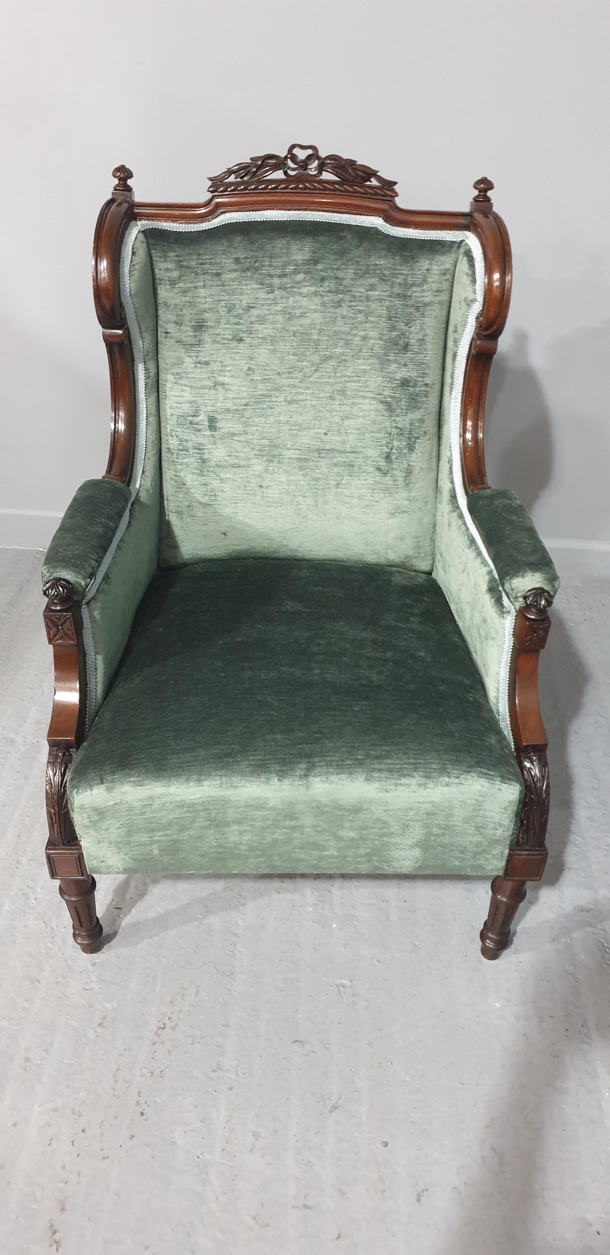 Superbe fauteuil à oreilles en acajou pour dames Bon état - En vente à Swadlincote, GB