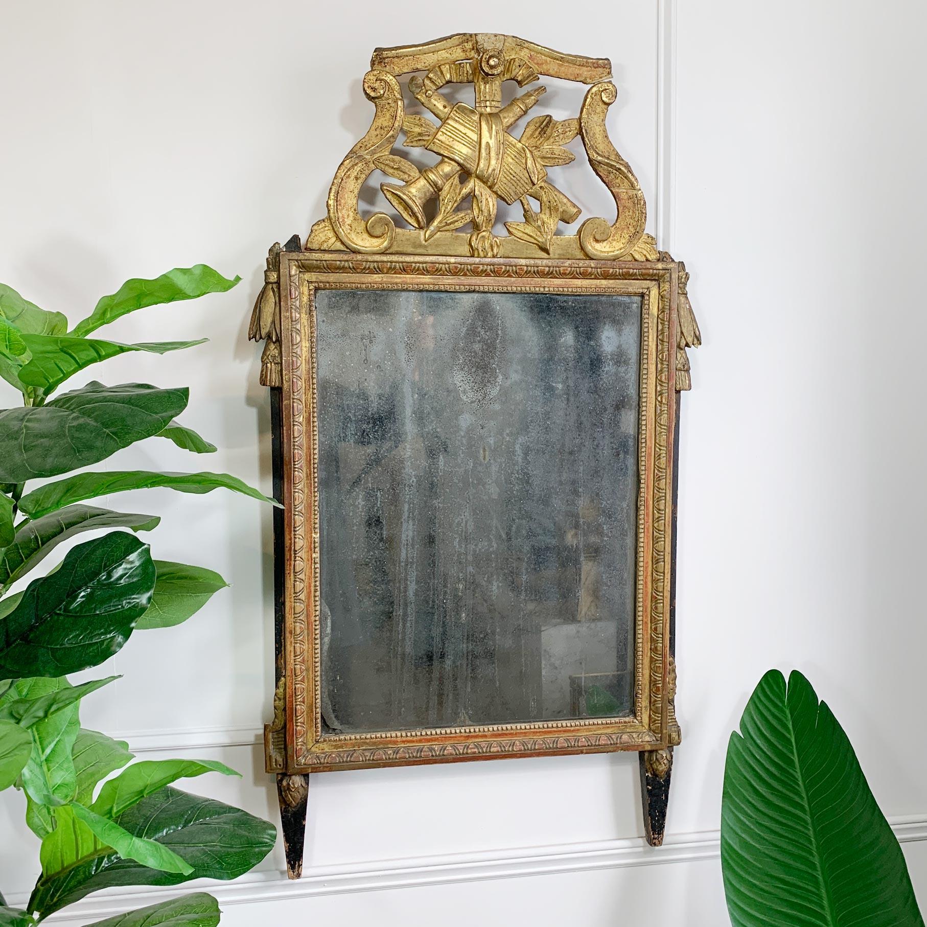 Bois Superbe miroir Louis XVI du 18ème siècle en bois doré en vente