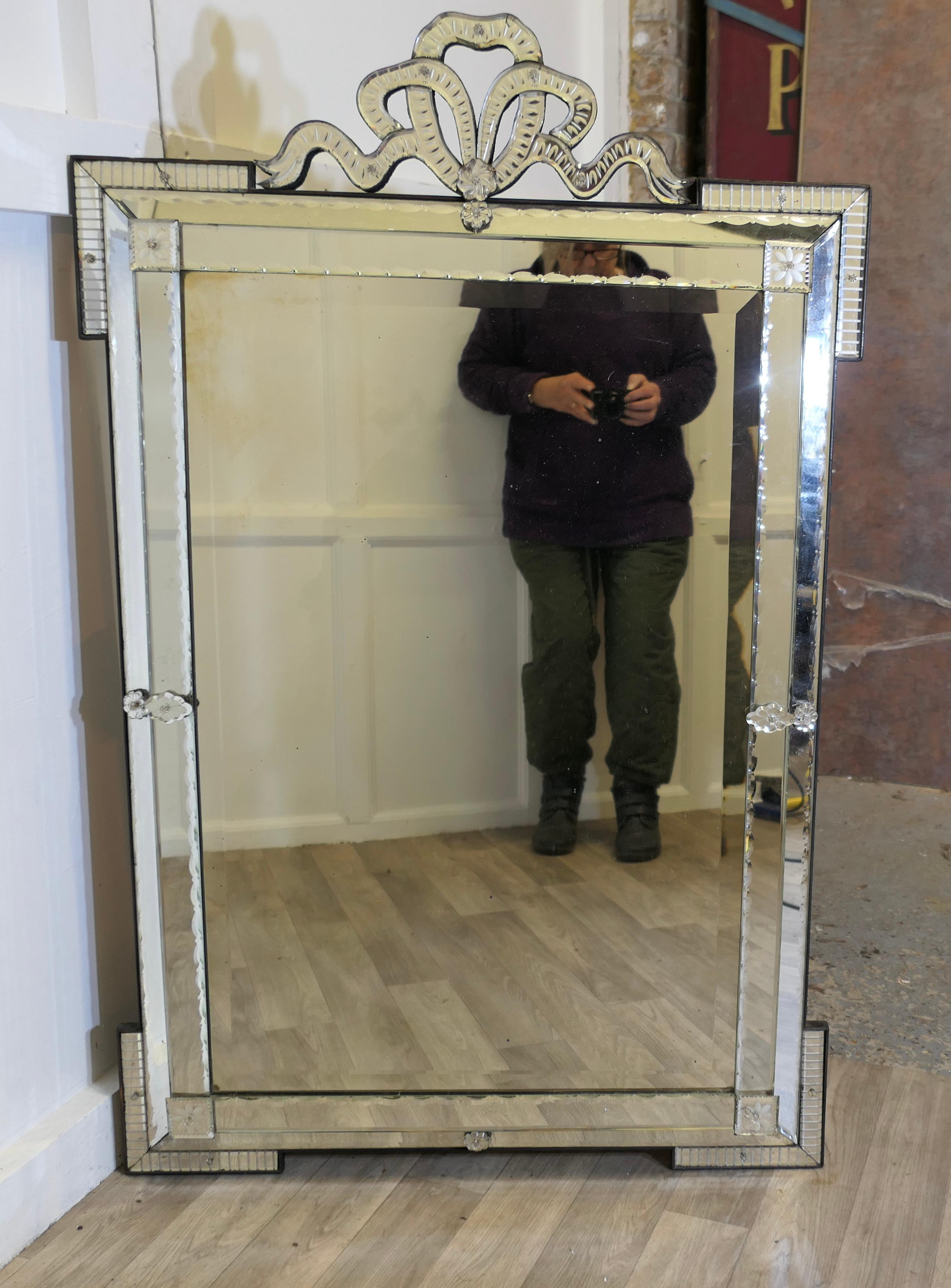 Superbe miroir vénitien à coussin du 19ème siècle Bon état - En vente à Godshill, Isle of Wight