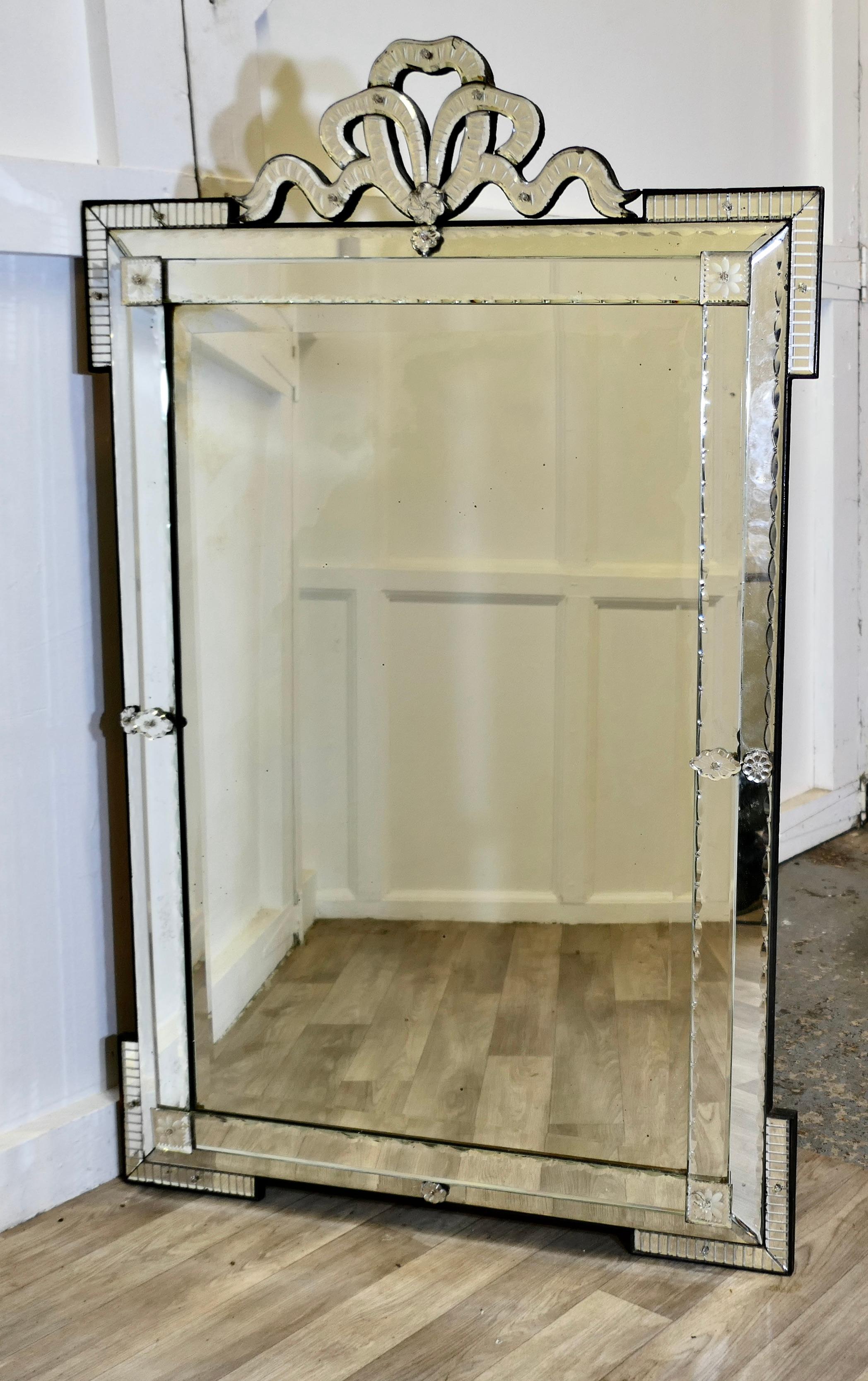 XIXe siècle Superbe miroir vénitien à coussin du 19ème siècle en vente