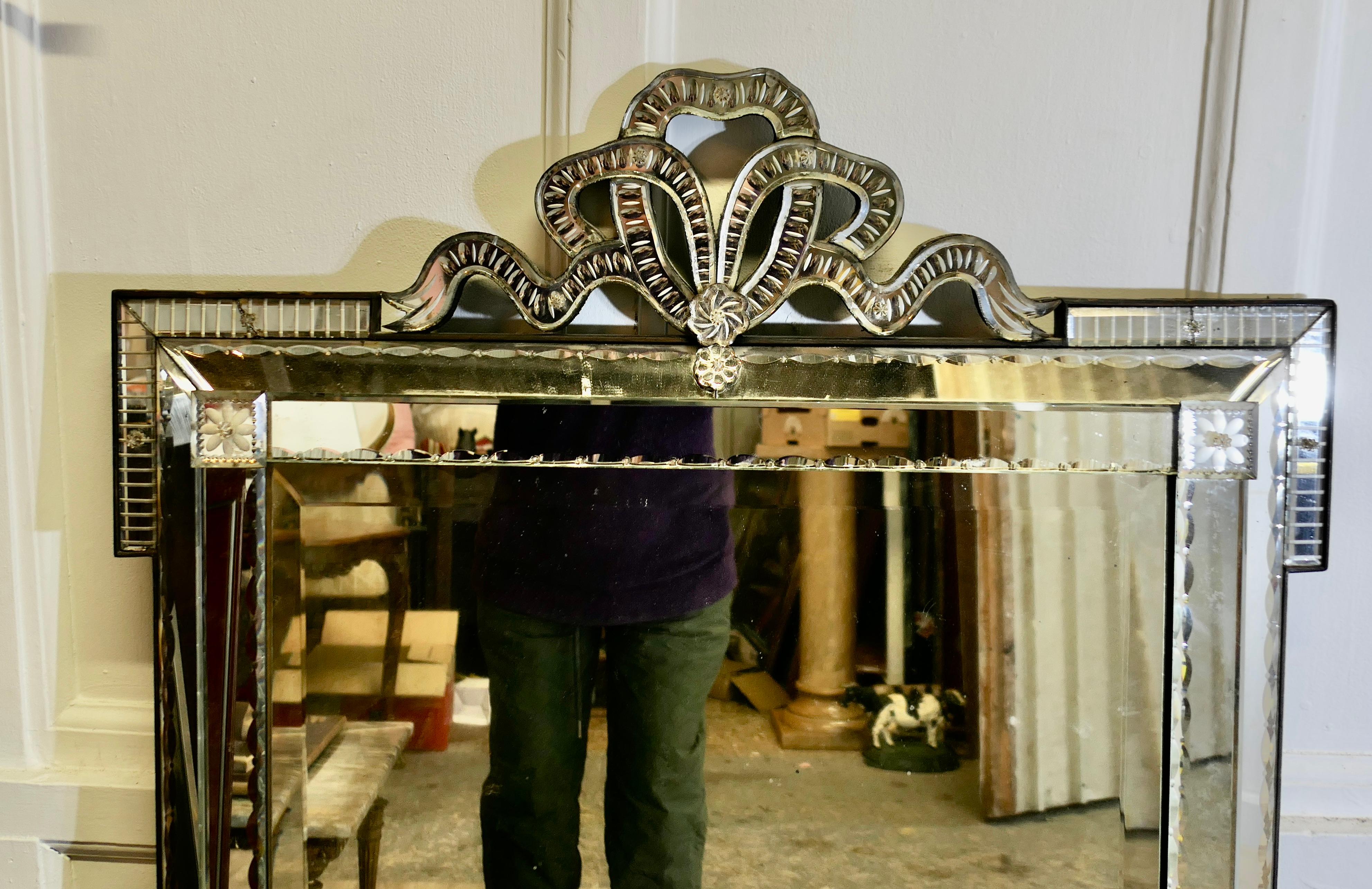 Miroir Superbe miroir vénitien à coussin du 19ème siècle en vente