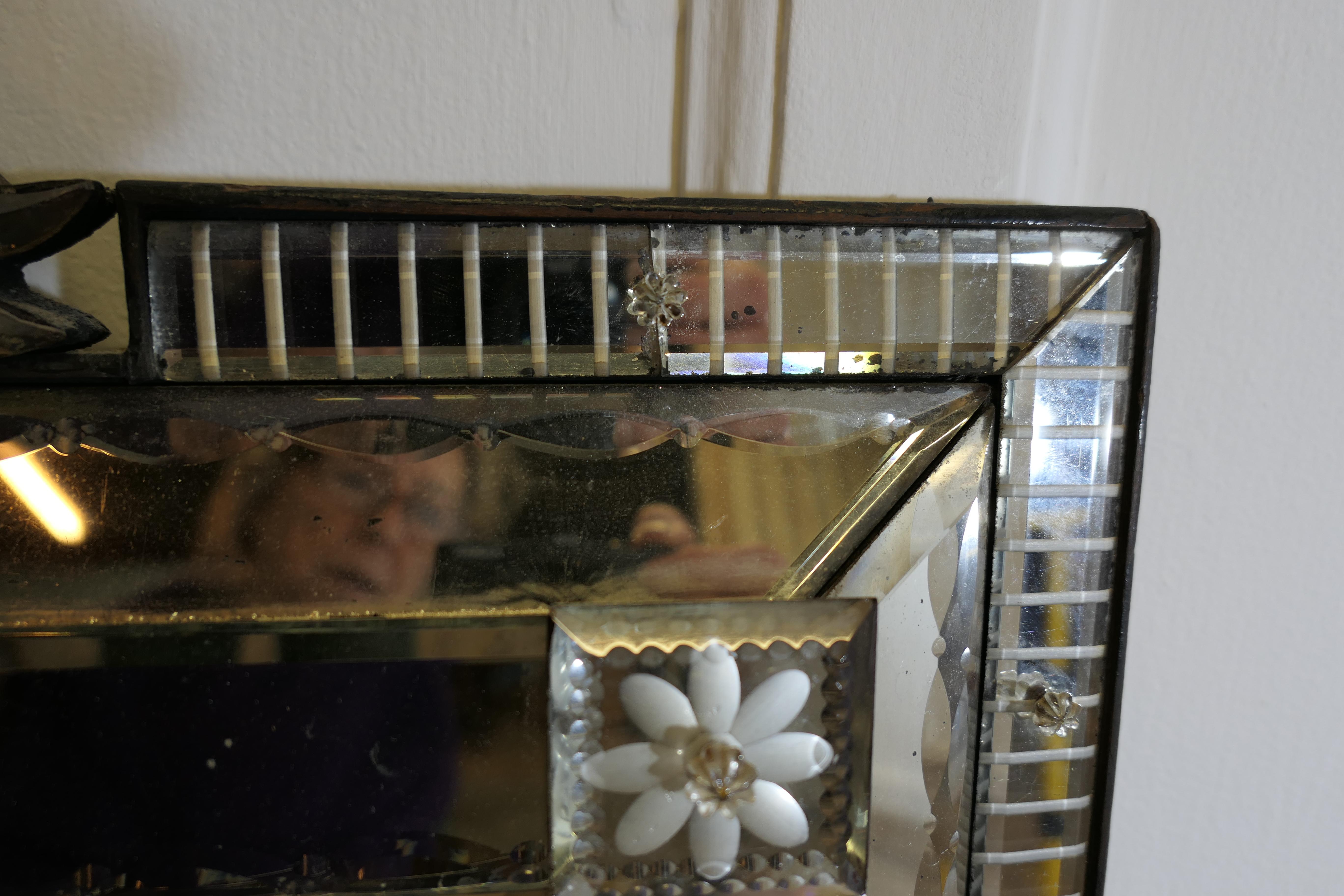 Superbe miroir vénitien à coussin du 19ème siècle en vente 2