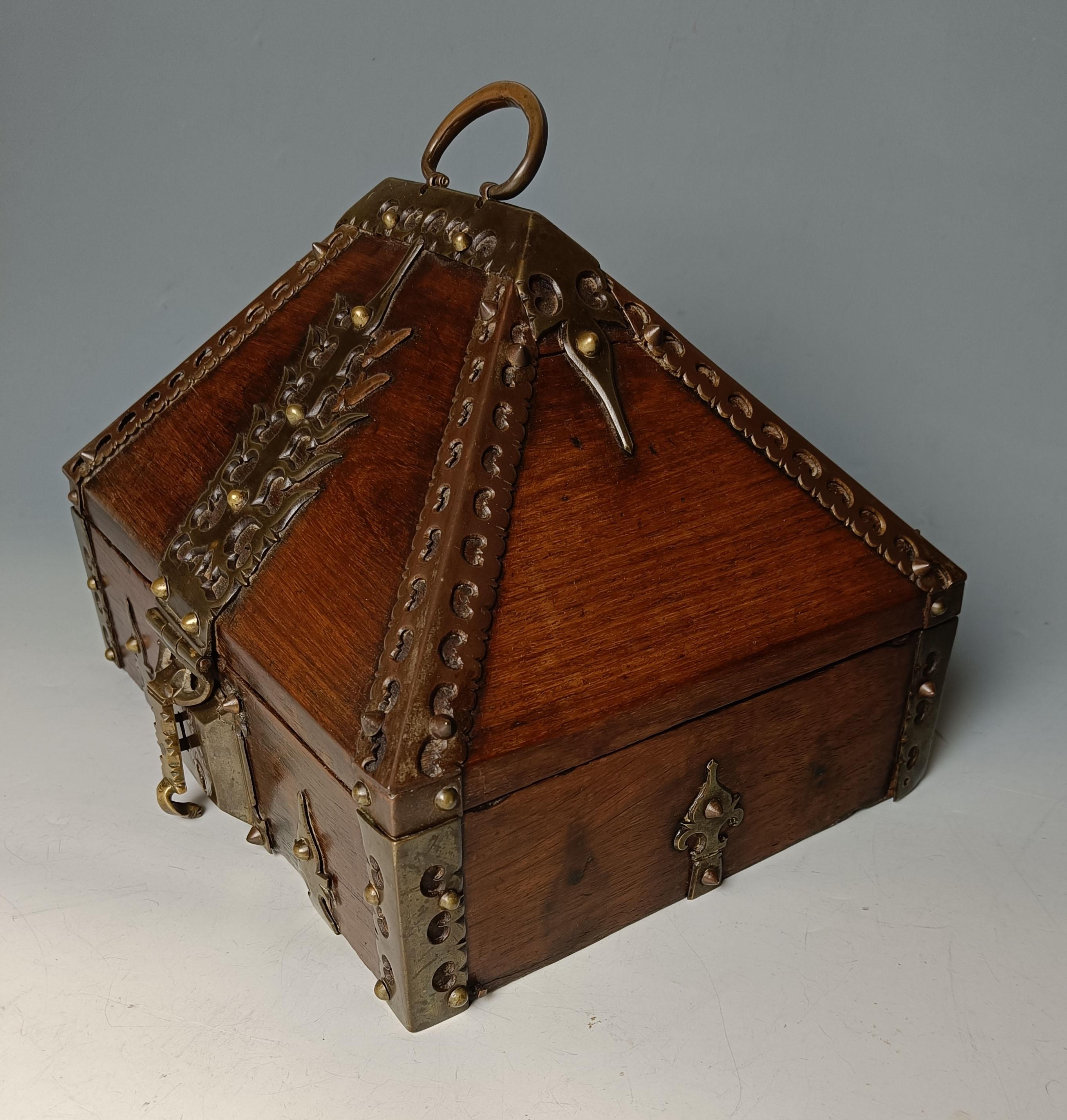Hand-Crafted Superb Large Antique South Indian dowry box Interior Design Décor For Sale