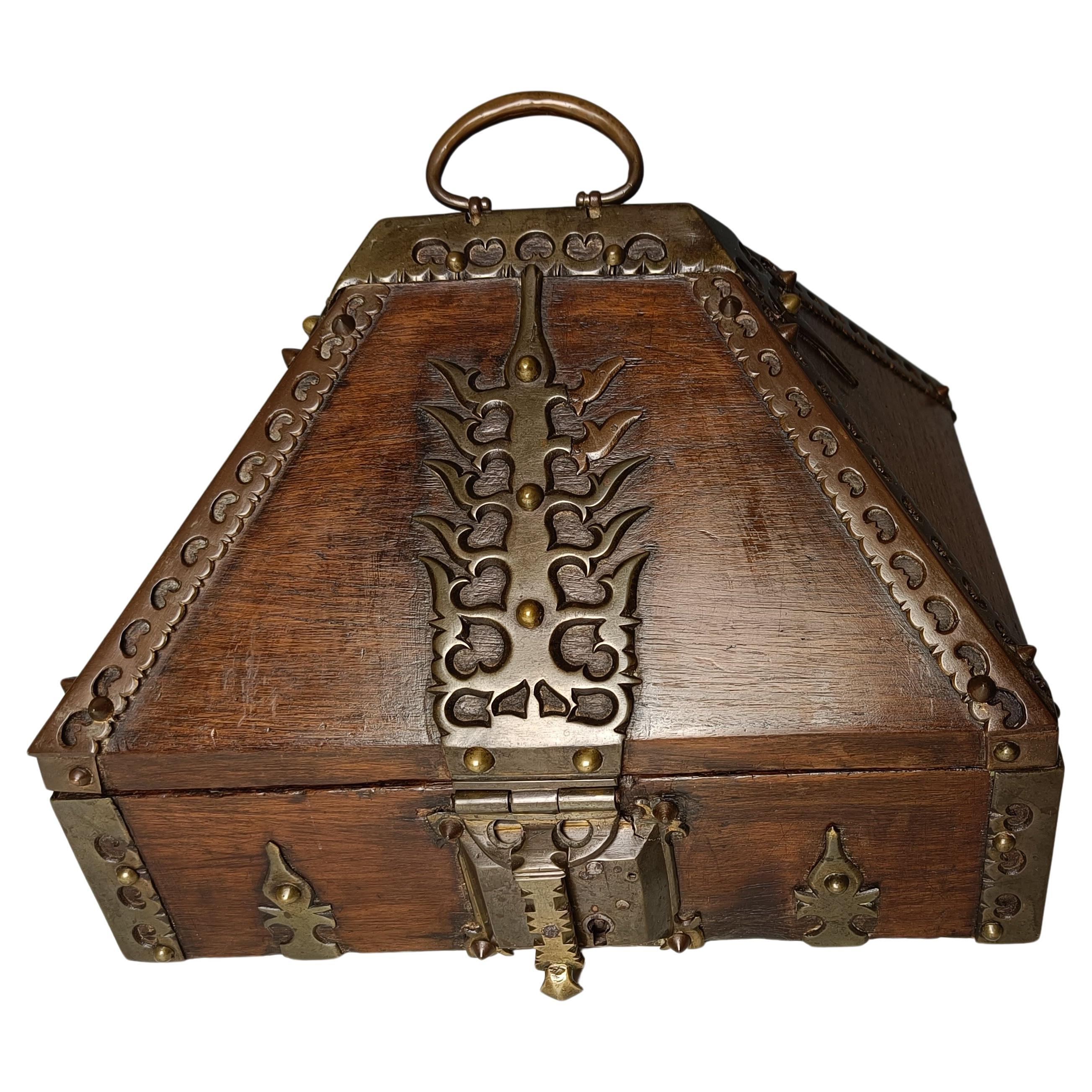 Superb Large Antique South Indian dowry box Interior Design Décor For Sale