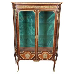 Superbe grande vitrine française de style Louis XVI attribuée à François Link