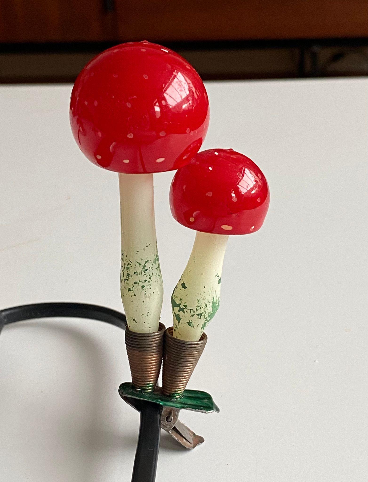 Mid-Century Modern Superb Large Glass Clip-On Mid-Century Christmas Mushroom Family, Ca.1960's For Sale