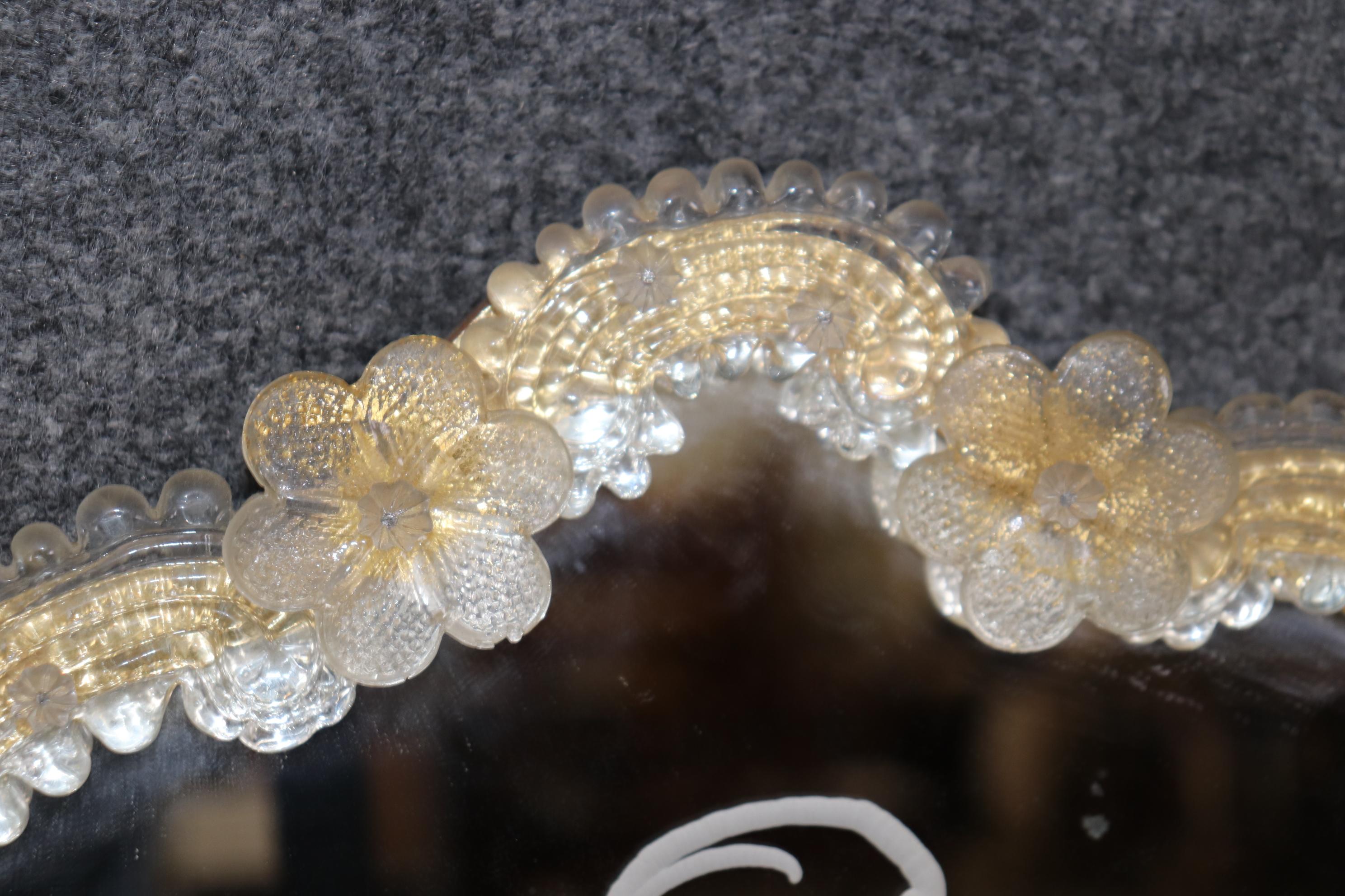 Art nouveau Superbe miroir italien en verre de Murano à fleurs et incrustation d'or en vente
