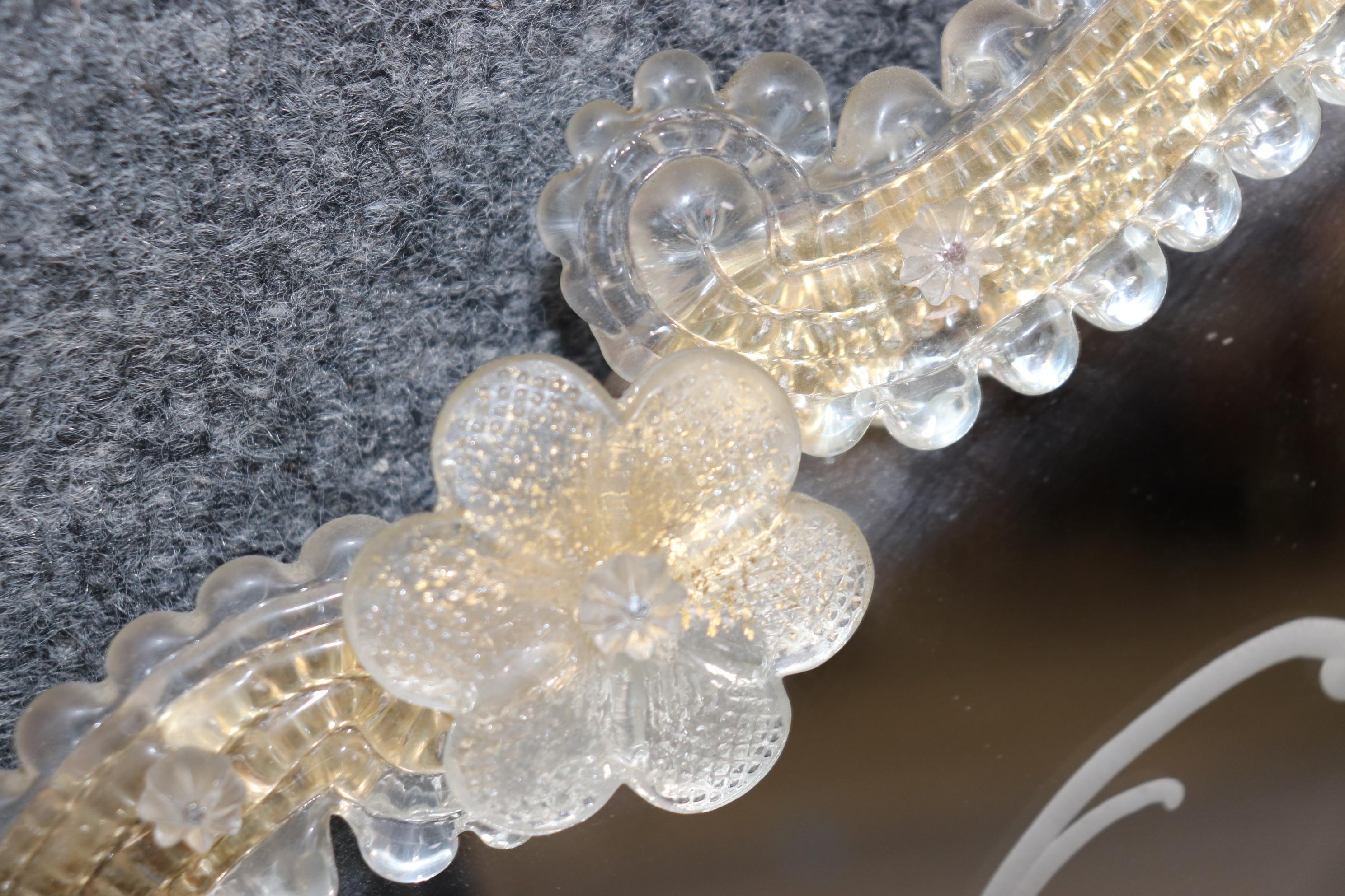 Superbe miroir italien en verre de Murano à fleurs et incrustation d'or en vente 1