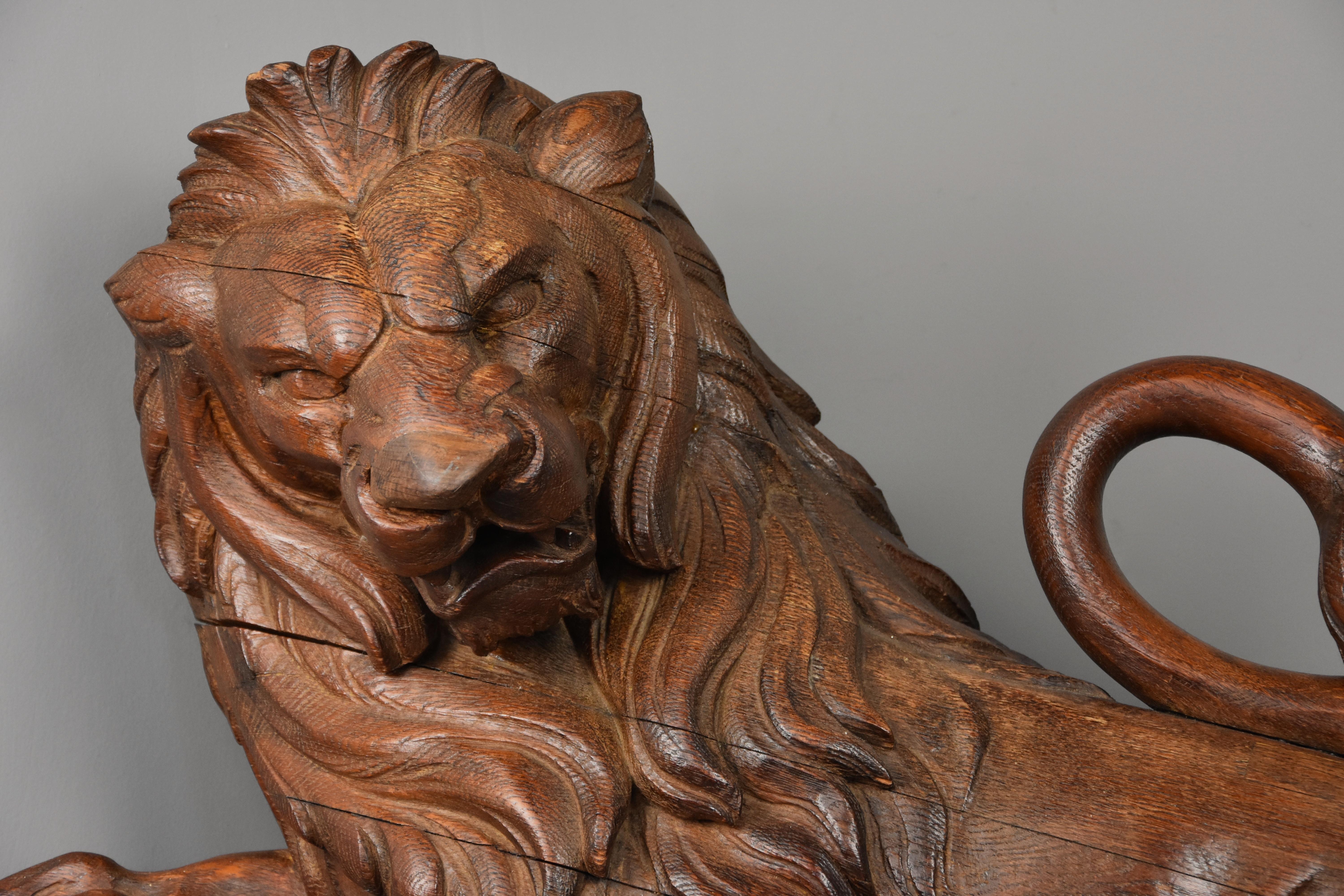 English Superb Large Late 19th Century Highly Decorative Carved Oak Rampant Lion For Sale