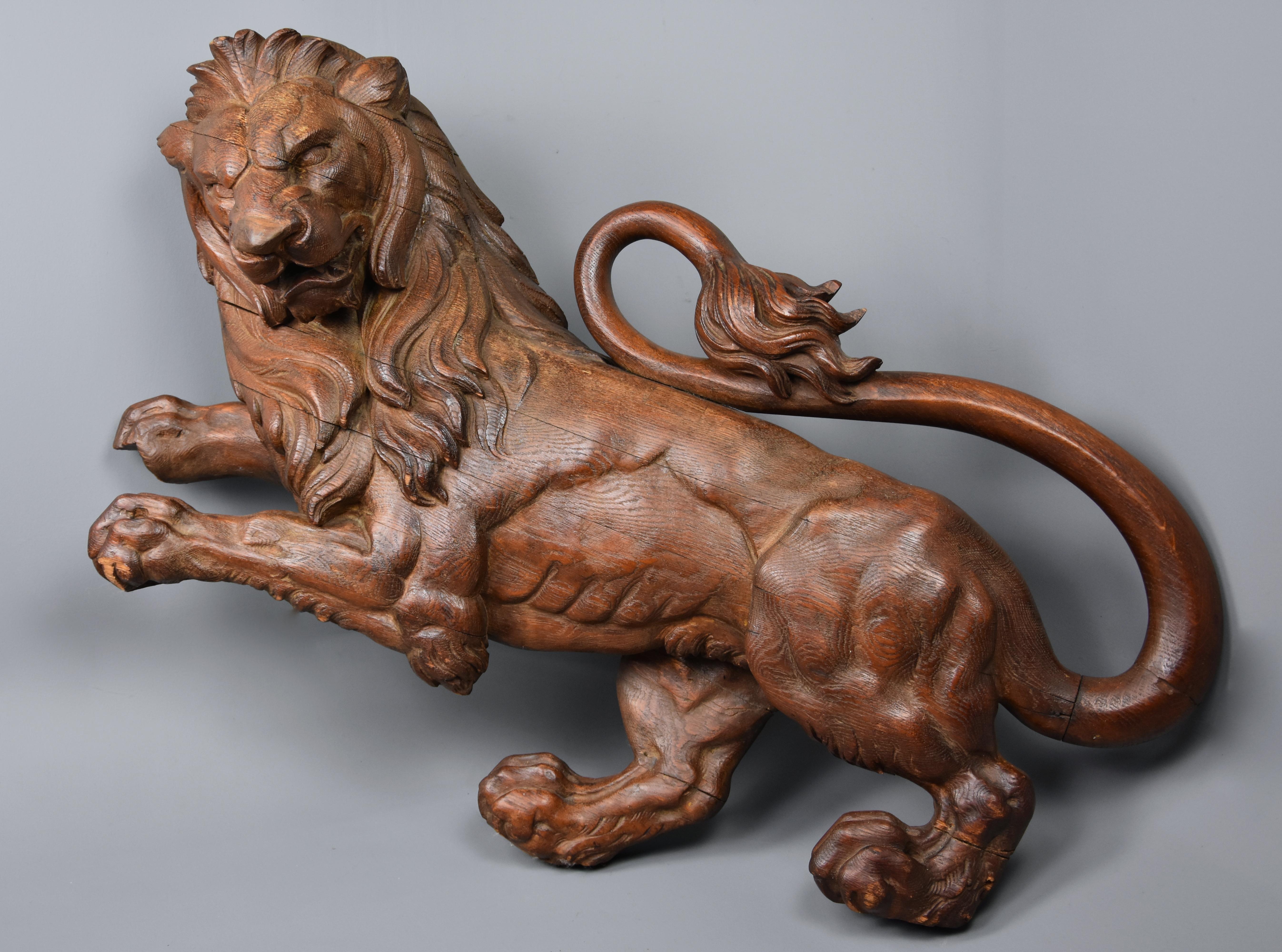 Superb Large Late 19th Century Highly Decorative Carved Oak Rampant Lion In Good Condition For Sale In Suffolk, GB