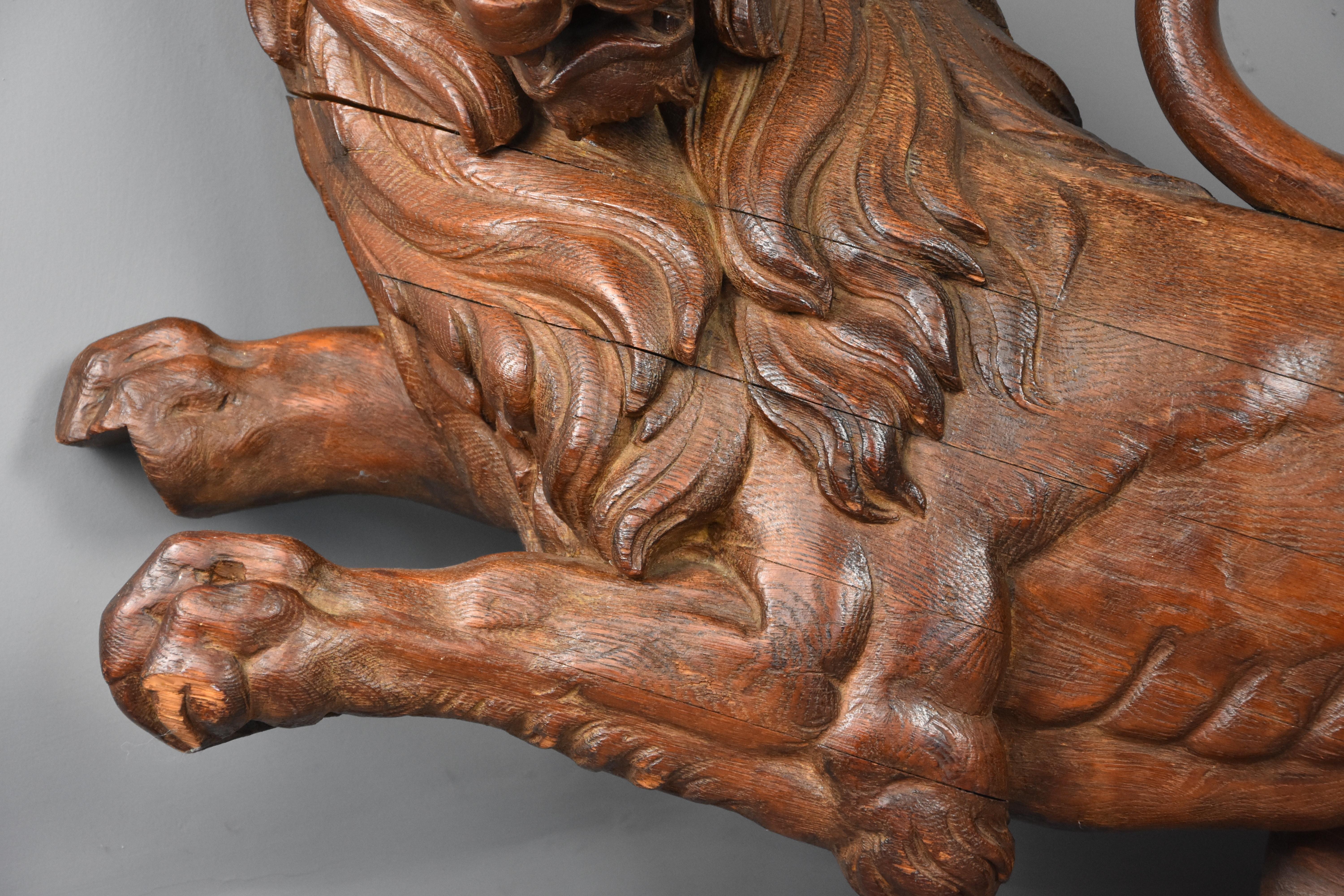 Superb Large Late 19th Century Highly Decorative Carved Oak Rampant Lion For Sale 3