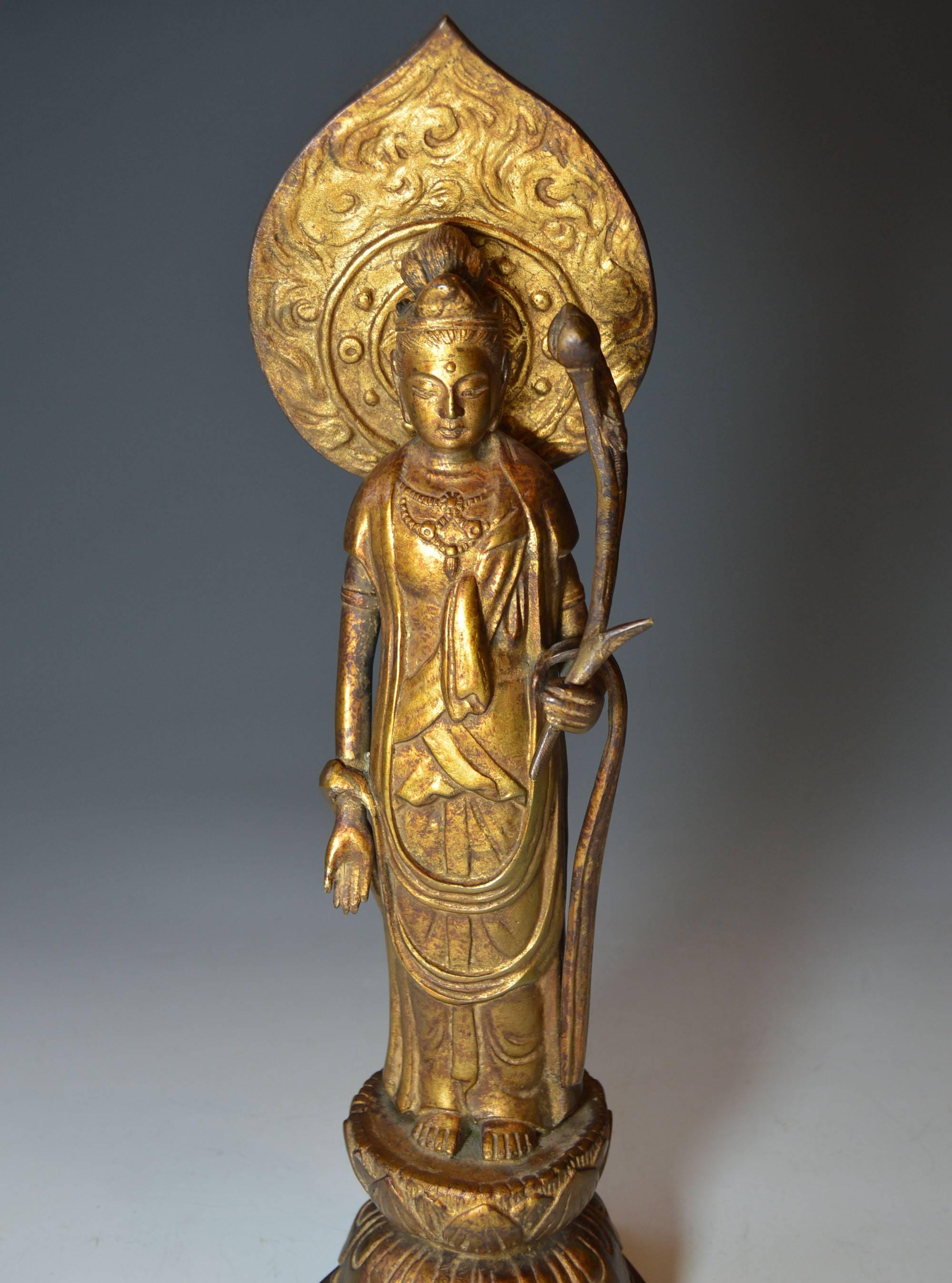 A superb large vintage signed Japanese bronze Kannon Guanyin Okimono

A very fine example of a Japanese Okimono of the Buddhist Bodhisattva Guanyin

Period 1930s or earlier

Measures: Height 40 cm, width 12 cm, 15 1/2 x 5 inches, approx 6 kg