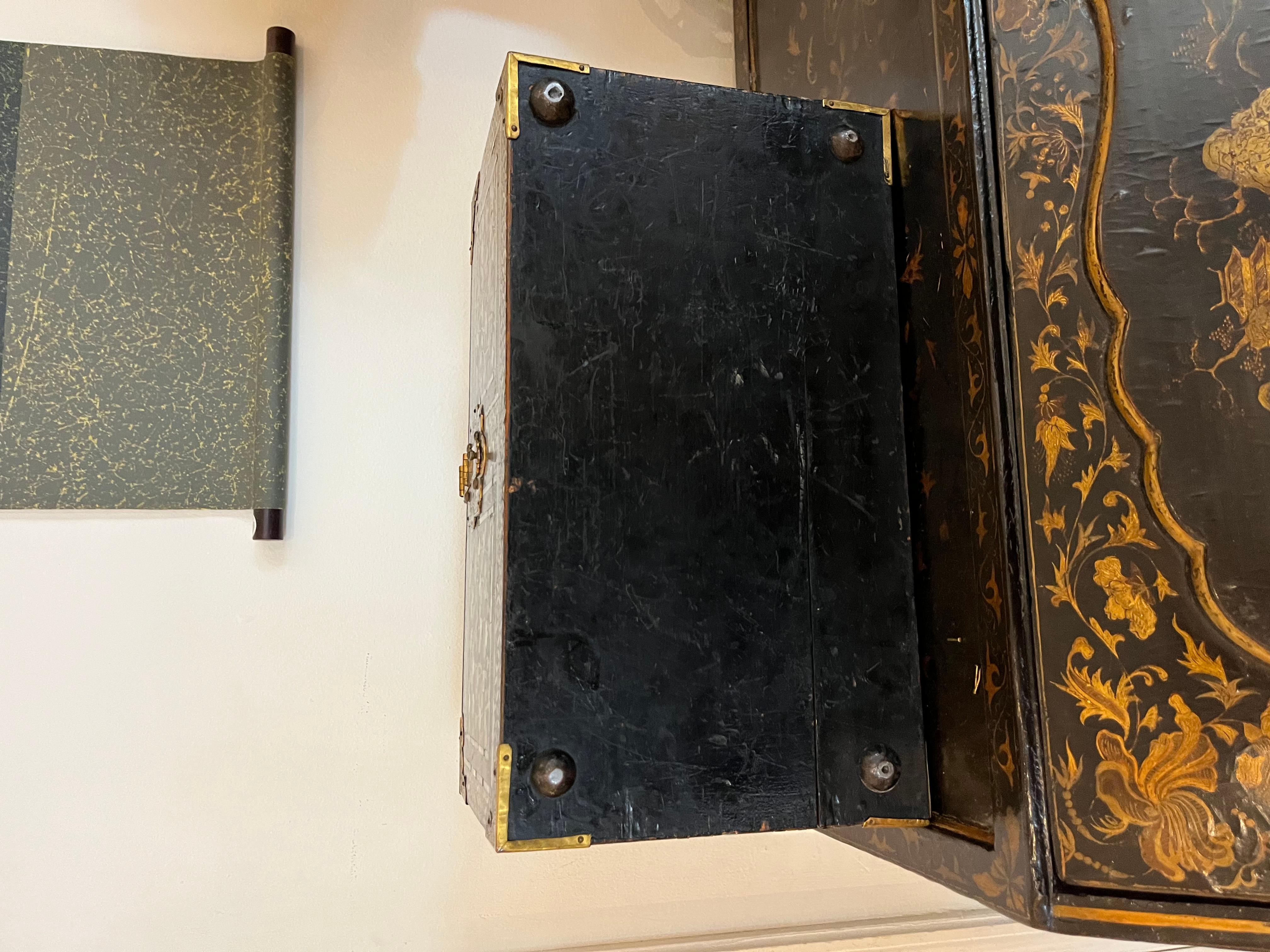 Hervorragender Kolonial- japanischer Namban-Export-Lack-Koffer aus dem späten 16. Jahrhundert, signiert  im Zustand „Hervorragend“ im Angebot in Amsterdam, NL