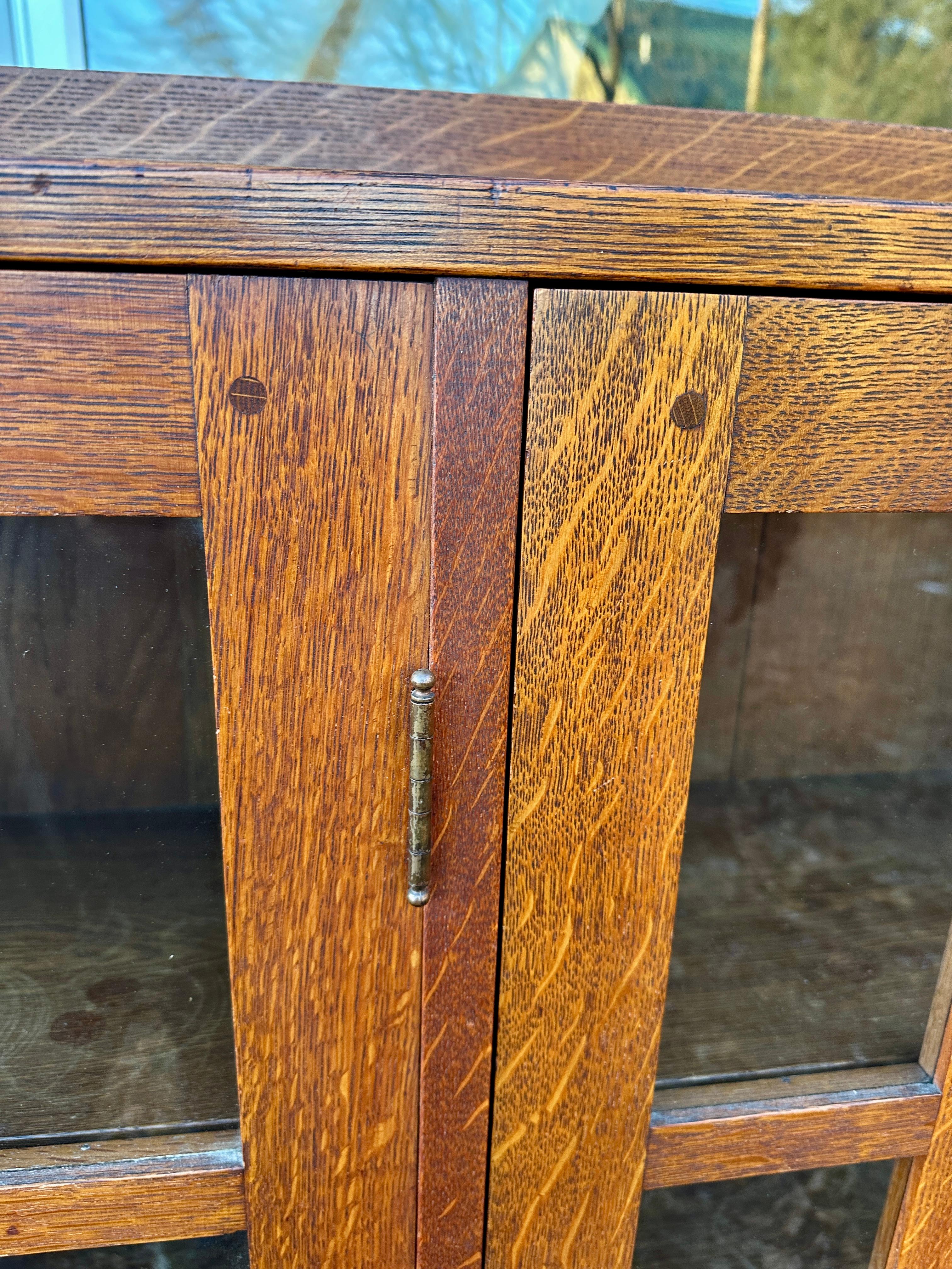 SUPERBES 3-türiges Bücherregal „L&JG Stickley“ aus der Onondaga-Periode - W4132 SCHLUSSVERKAUF 4