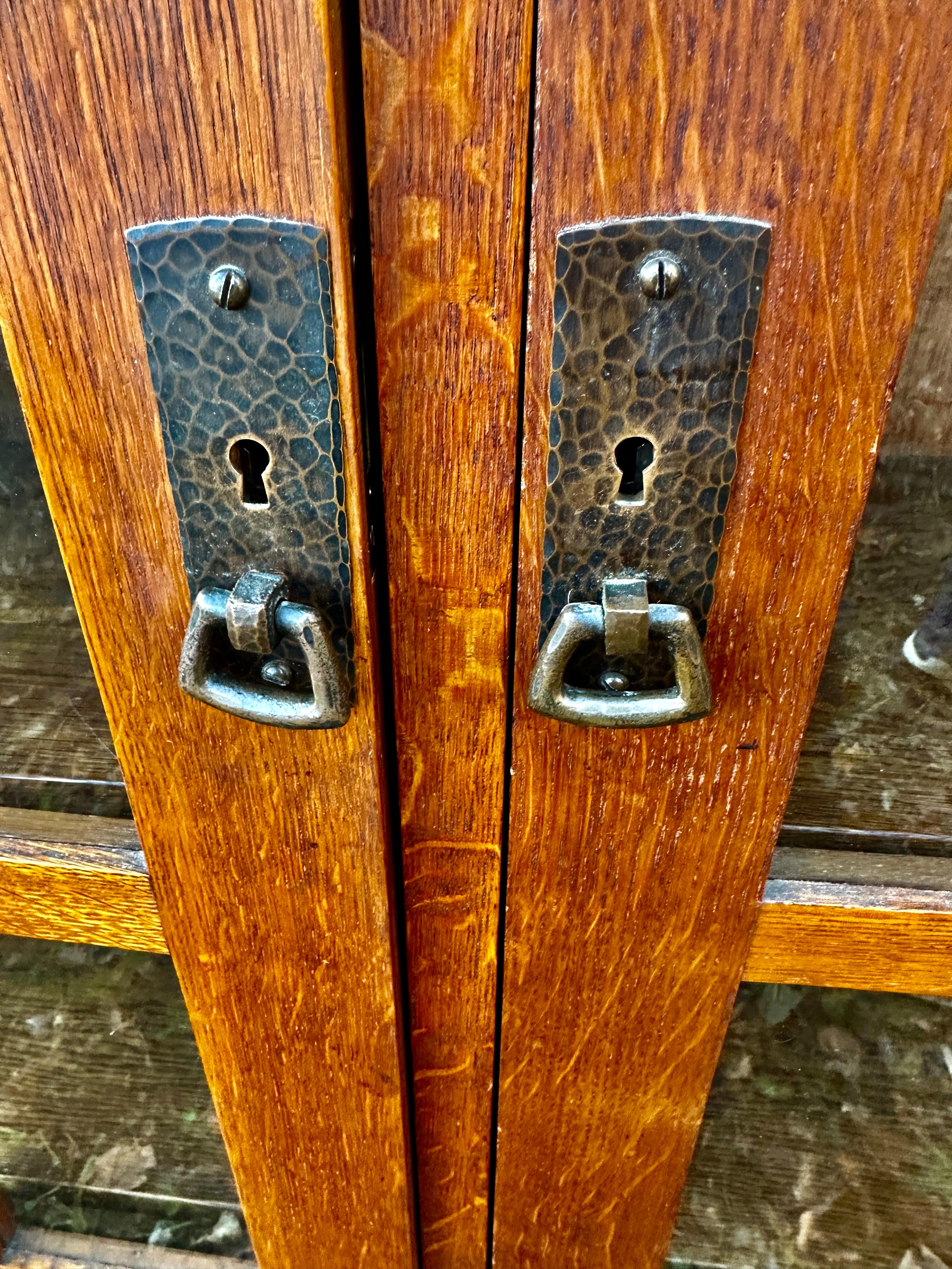 SUPERBES 3-türiges Bücherregal „L&JG Stickley“ aus der Onondaga-Periode - W4132 SCHLUSSVERKAUF 10