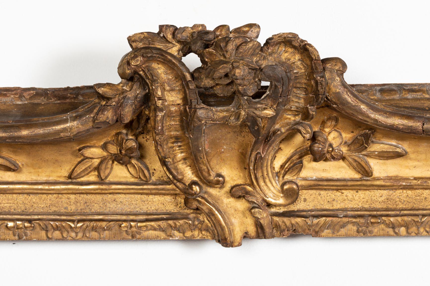 Superb Louis XV period, carved giltwood frame that can be turned into a mirror, France, mid-18th century
Mirror plate is not included
Horizontal, ornated with scrolls of flowers and leaves, stylized scallop shells in the corner,
acanthus leave on