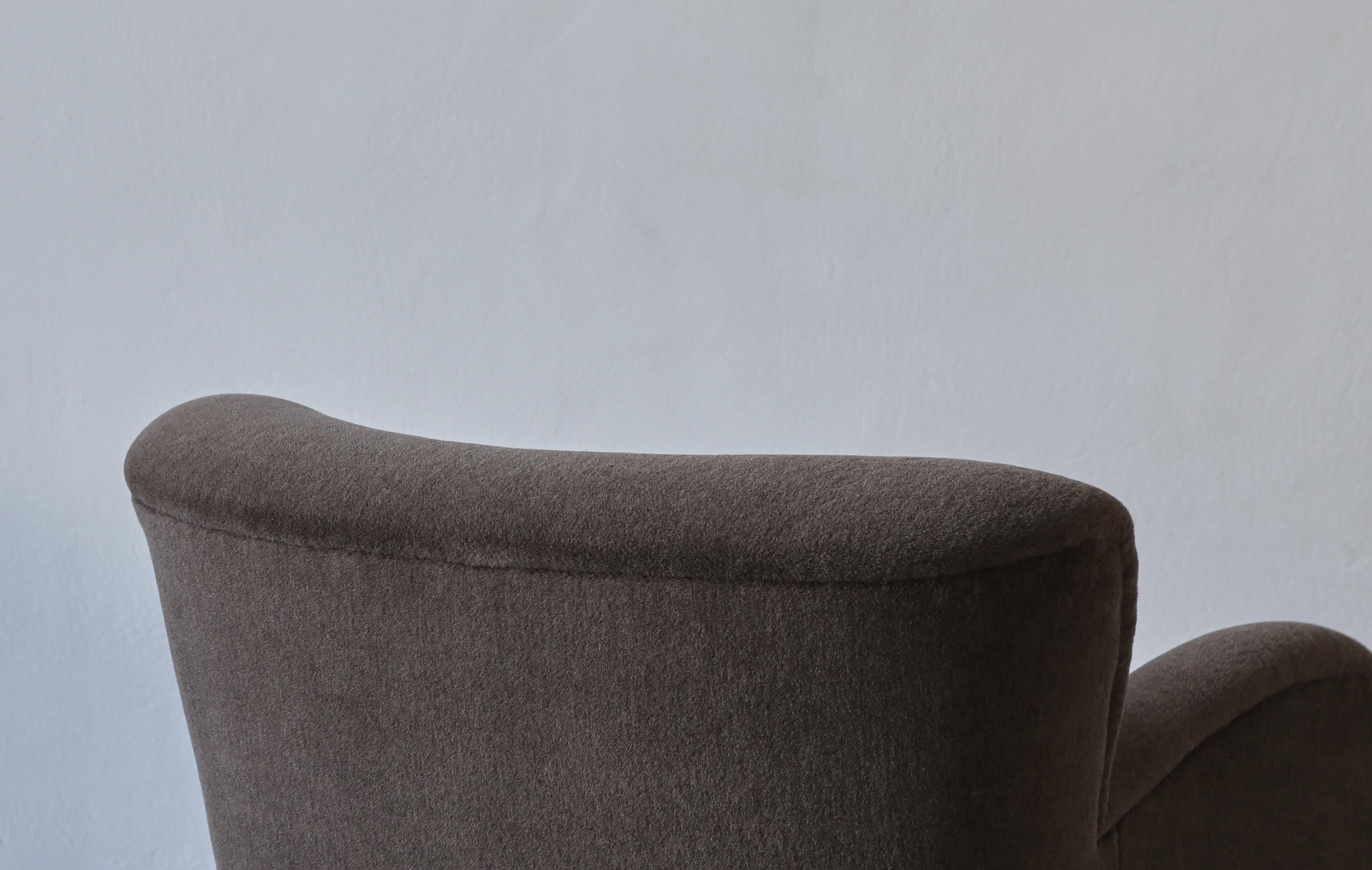 Superb Lounge Chair, Upholstered in Pure Alpaca 3