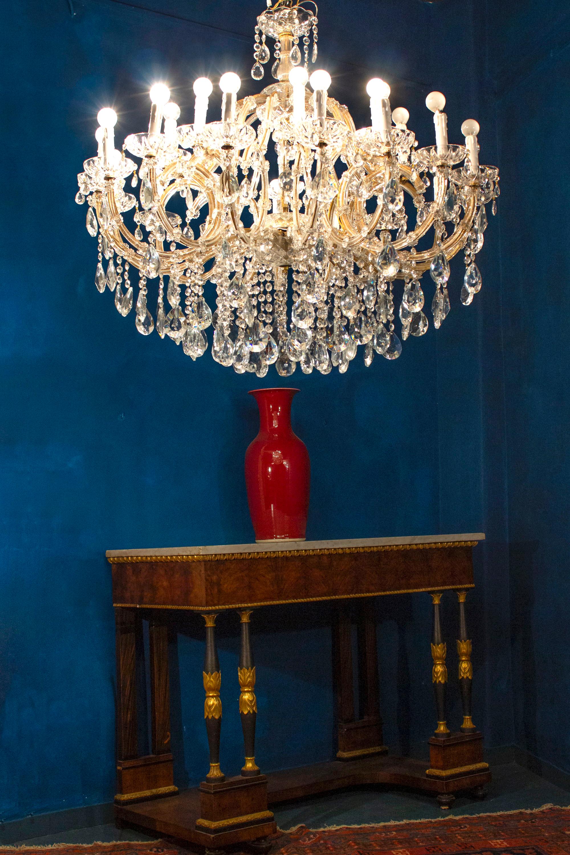 Superb Maria Theresa Crystal Chandelier In Excellent Condition For Sale In Rome, IT