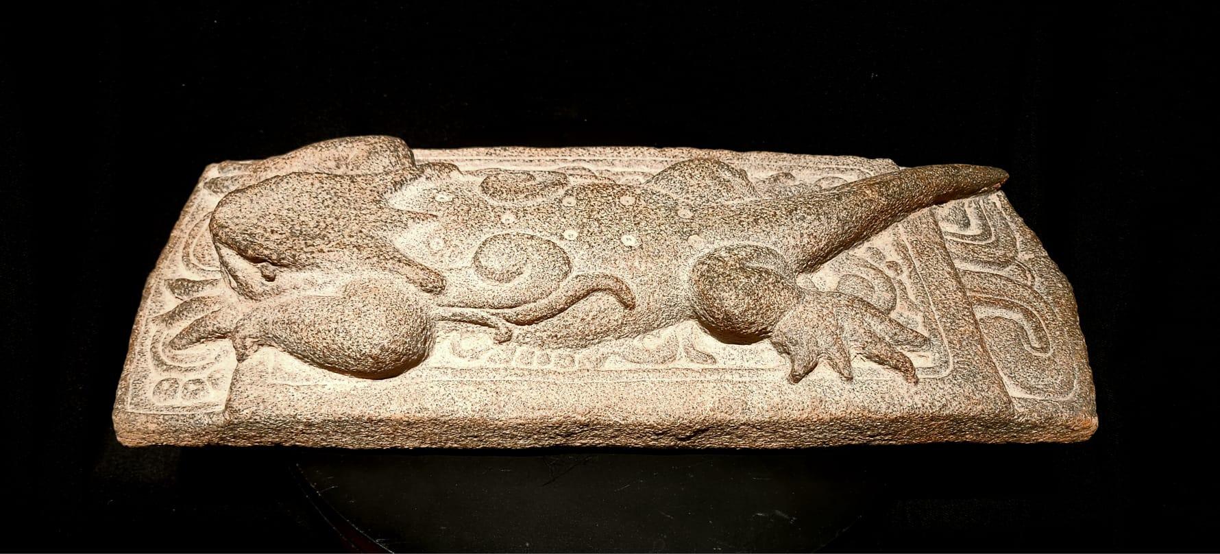 Superb Maya Iguana Deity(Itzamna) Relief w/ Pre-1970 UNESCO-Compliant Provenance In Good Condition For Sale In Culver City, CA
