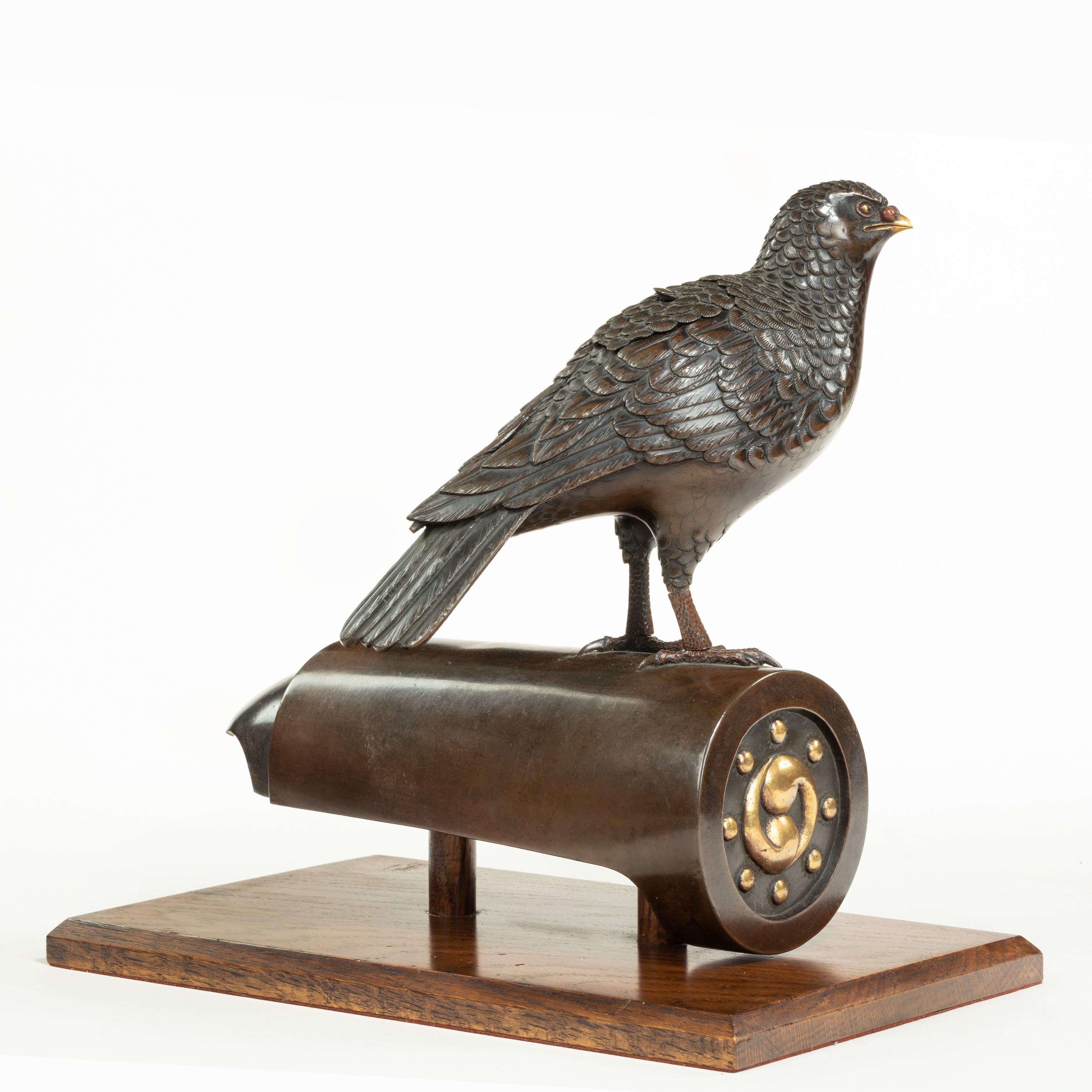 Superb Meiji Period Bronze Koro in the Form of a Dove on a Roof Tile In Good Condition In Lymington, Hampshire