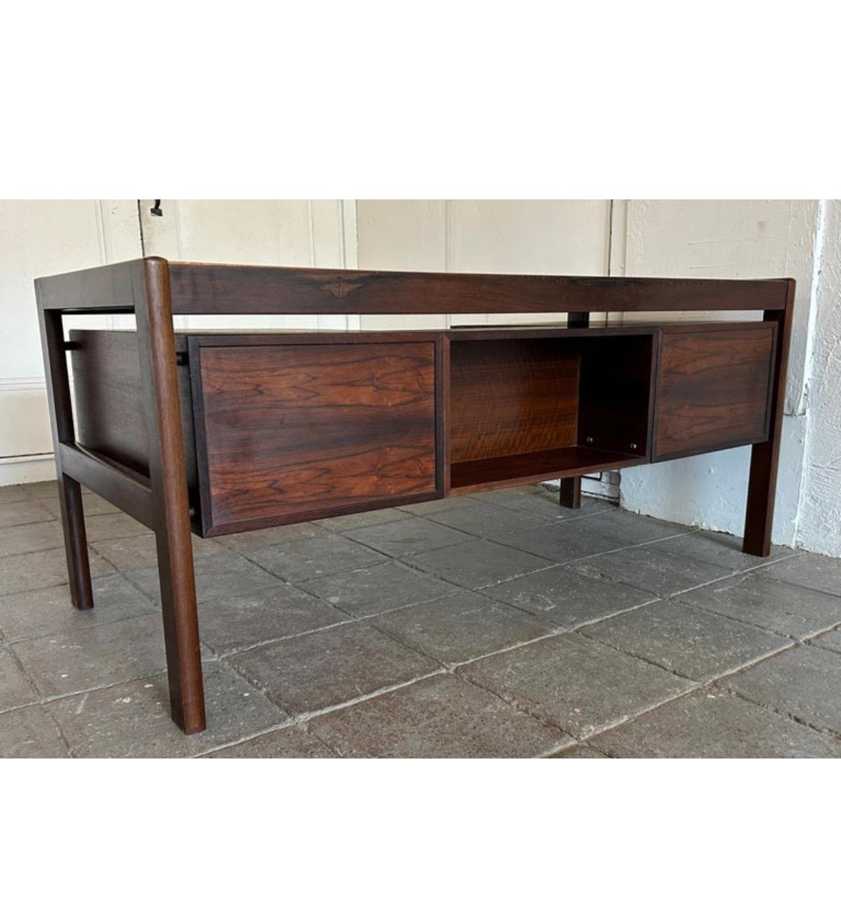 Prächtiger Mid Century Danish Modern Rosewood Schwebetisch von Dyrlund 3