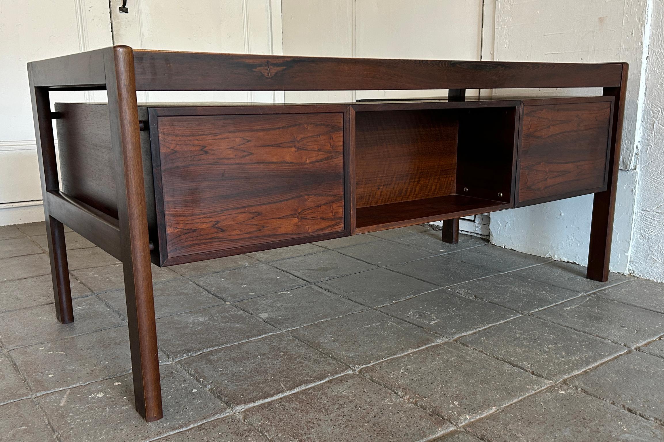 Superb Mid Century Danish Modern Rosewood Floating Desk by Dyrlund For Sale 6