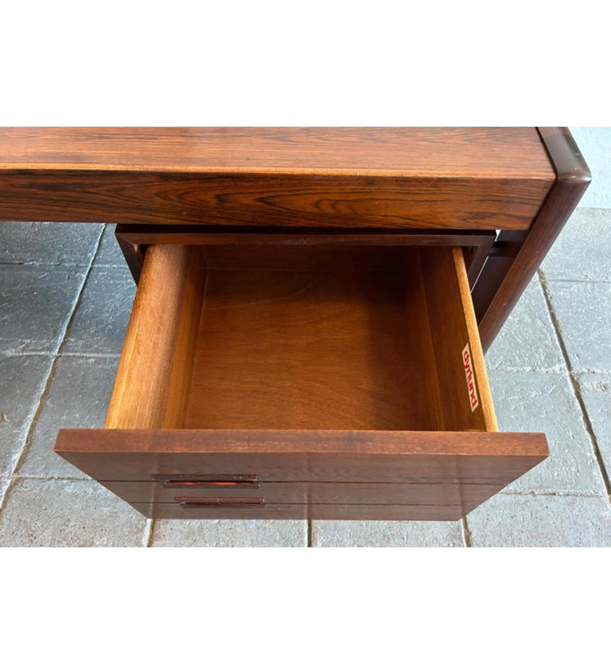 Prächtiger Mid Century Danish Modern Rosewood Schwebetisch von Dyrlund 4