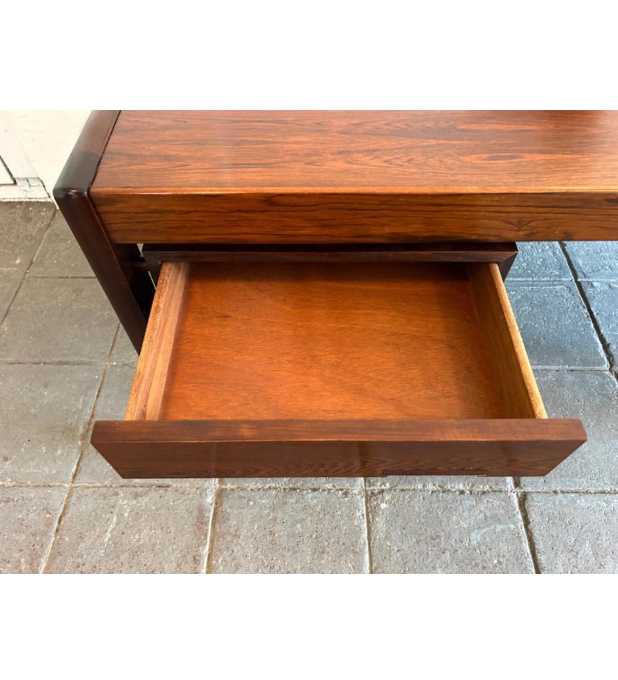 Prächtiger Mid Century Danish Modern Rosewood Schwebetisch von Dyrlund 5