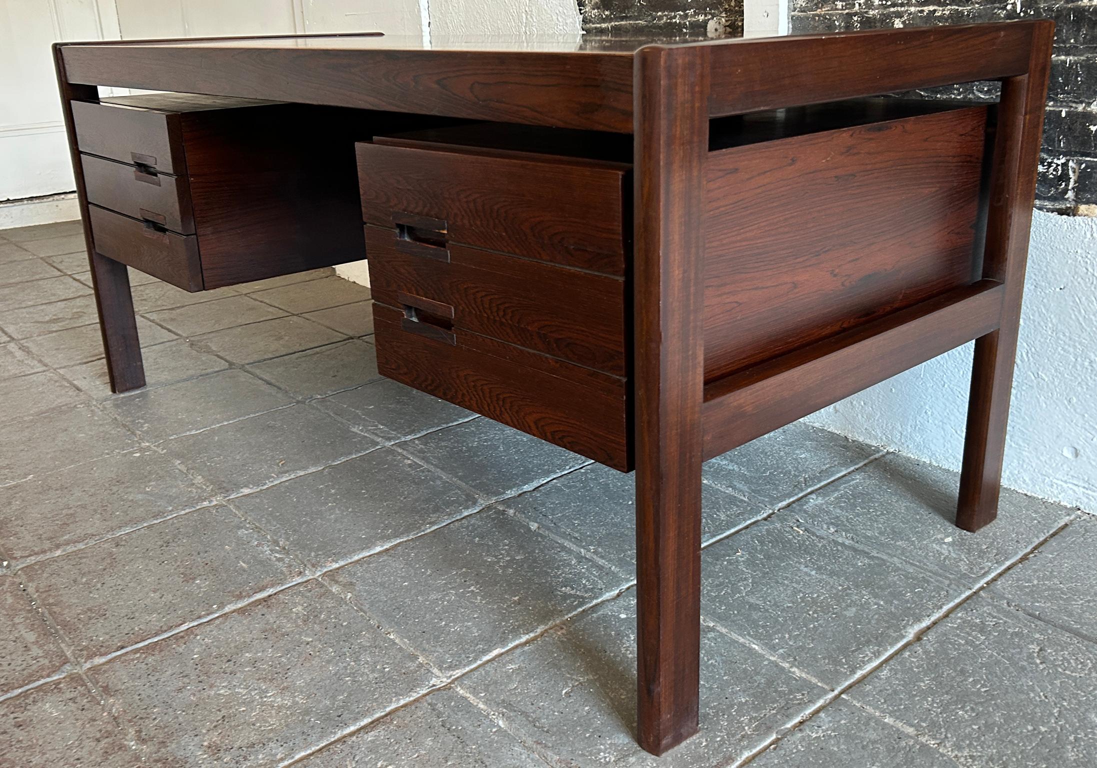 Mid-Century Modern Superb Mid Century Danish Modern Rosewood Floating Desk by Dyrlund For Sale