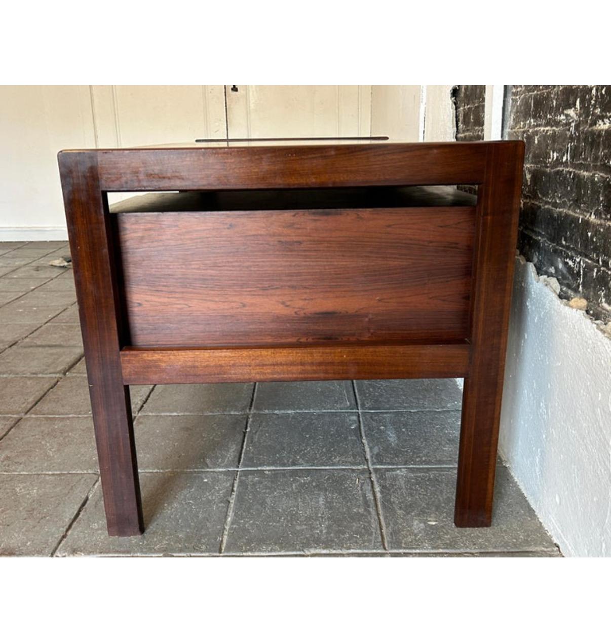 Prächtiger Mid Century Danish Modern Rosewood Schwebetisch von Dyrlund 1