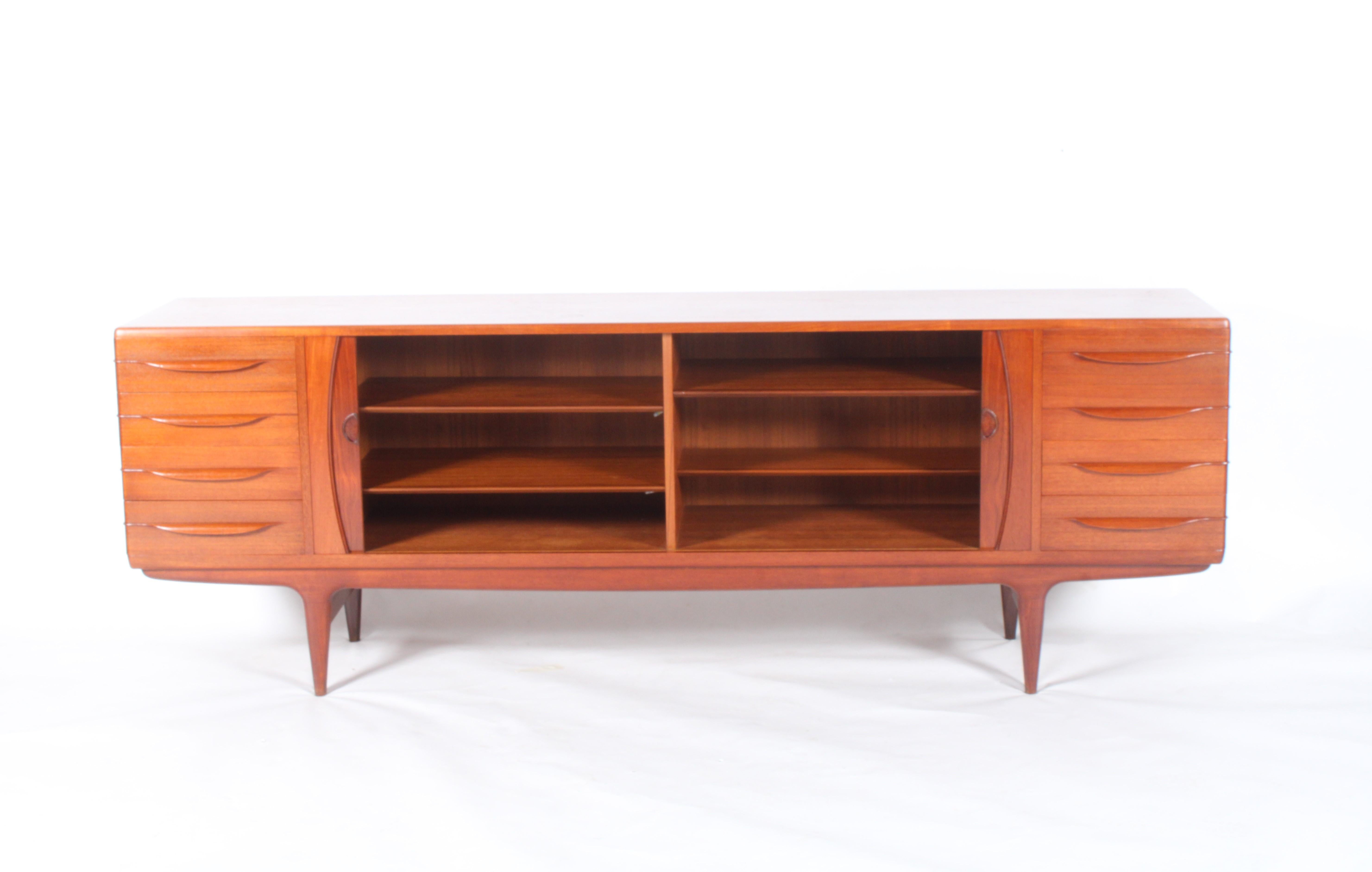 Superb Mid Century Danish Sideboard By Johannes Anderson  In Good Condition For Sale In Portlaoise, IE