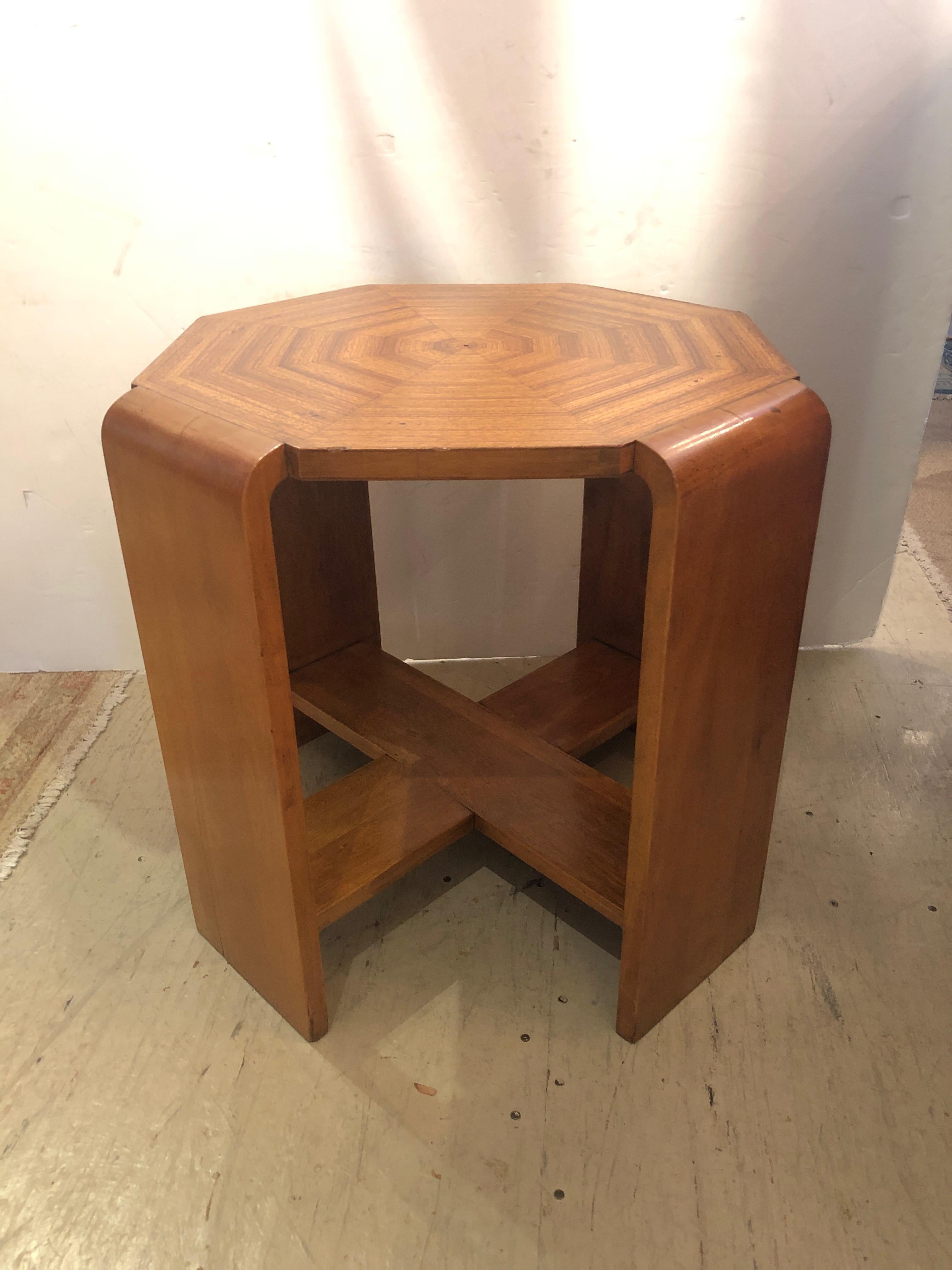 Superb Mid-Century Modern Octagonal Maple End Side Table In Excellent Condition In Hopewell, NJ